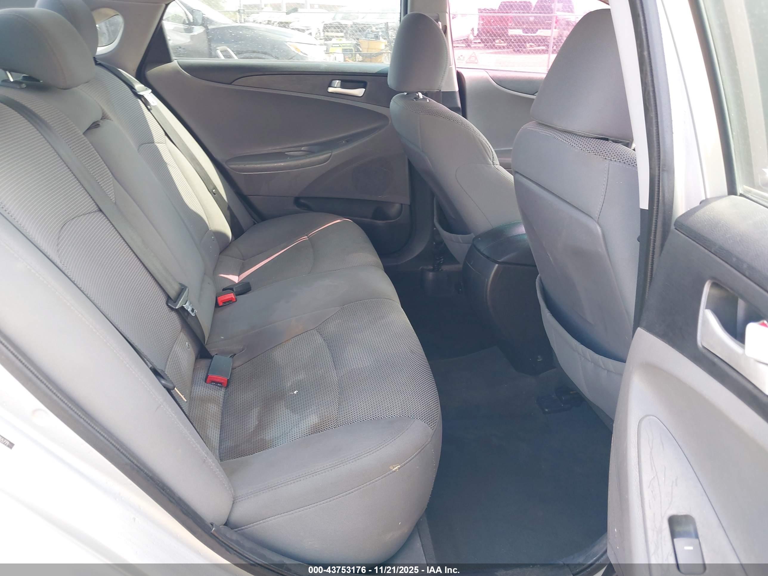 HYUNDAI SONATA image 8