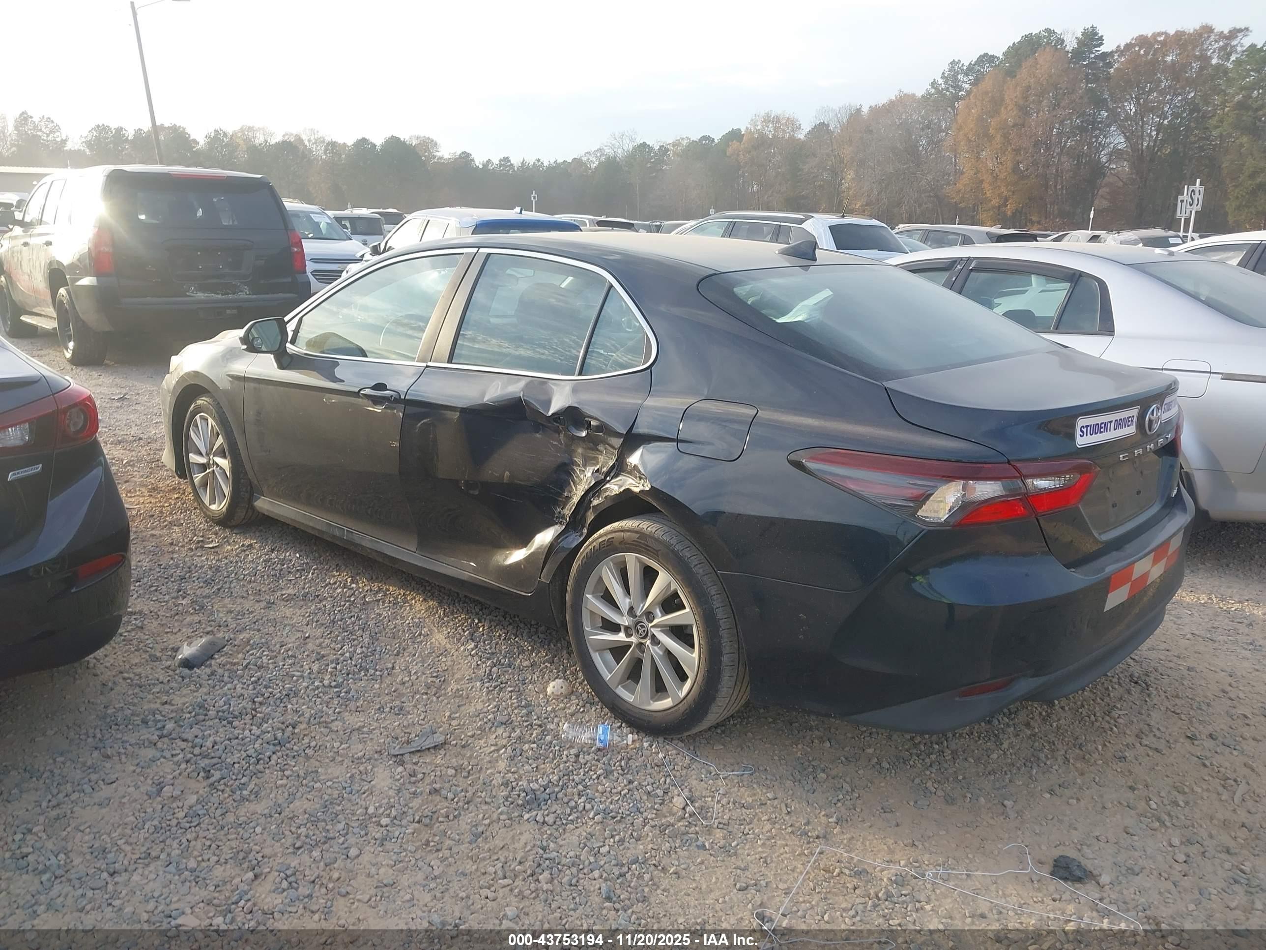 TOYOTA CAMRY image 3