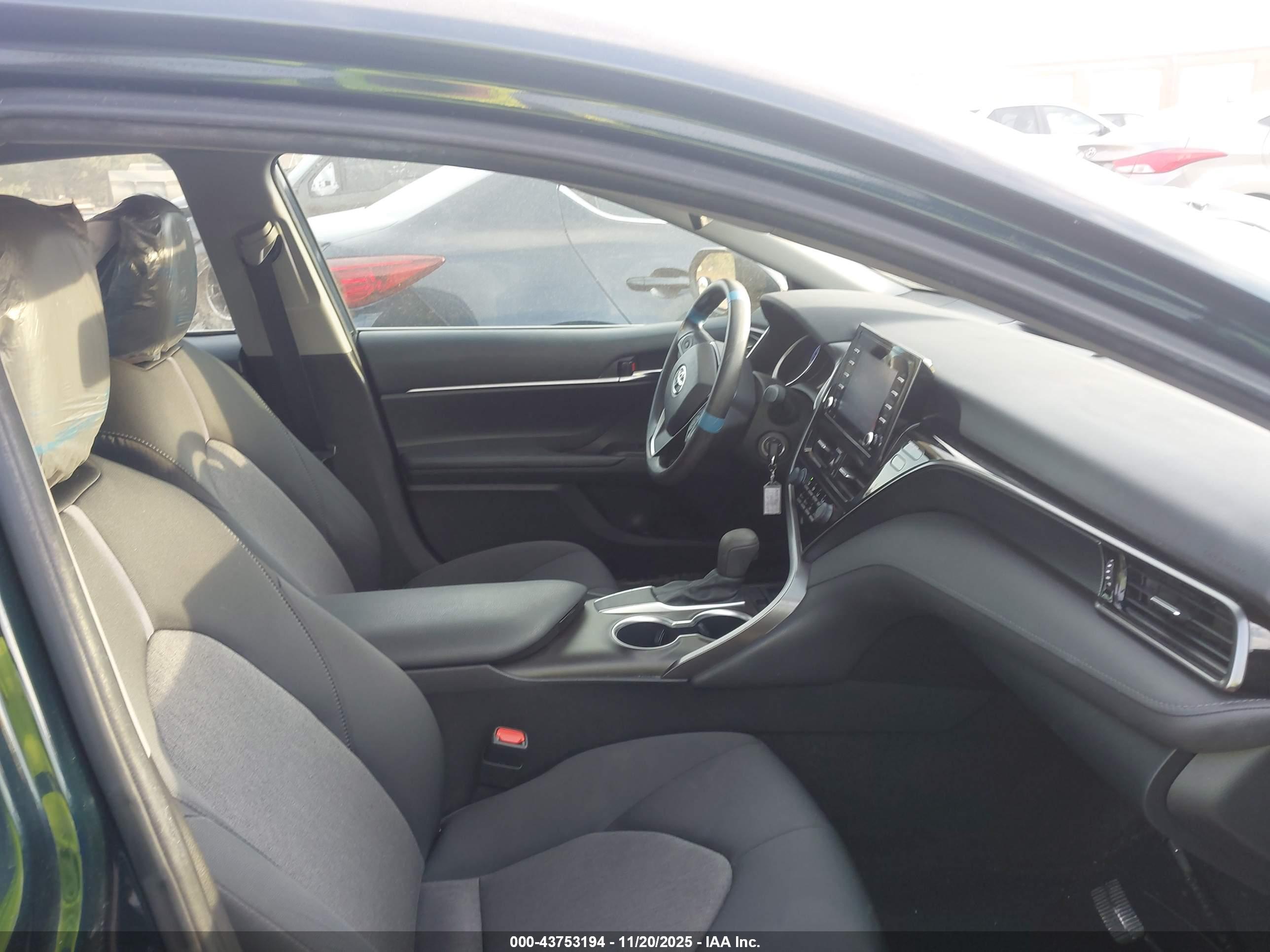 TOYOTA CAMRY image 5