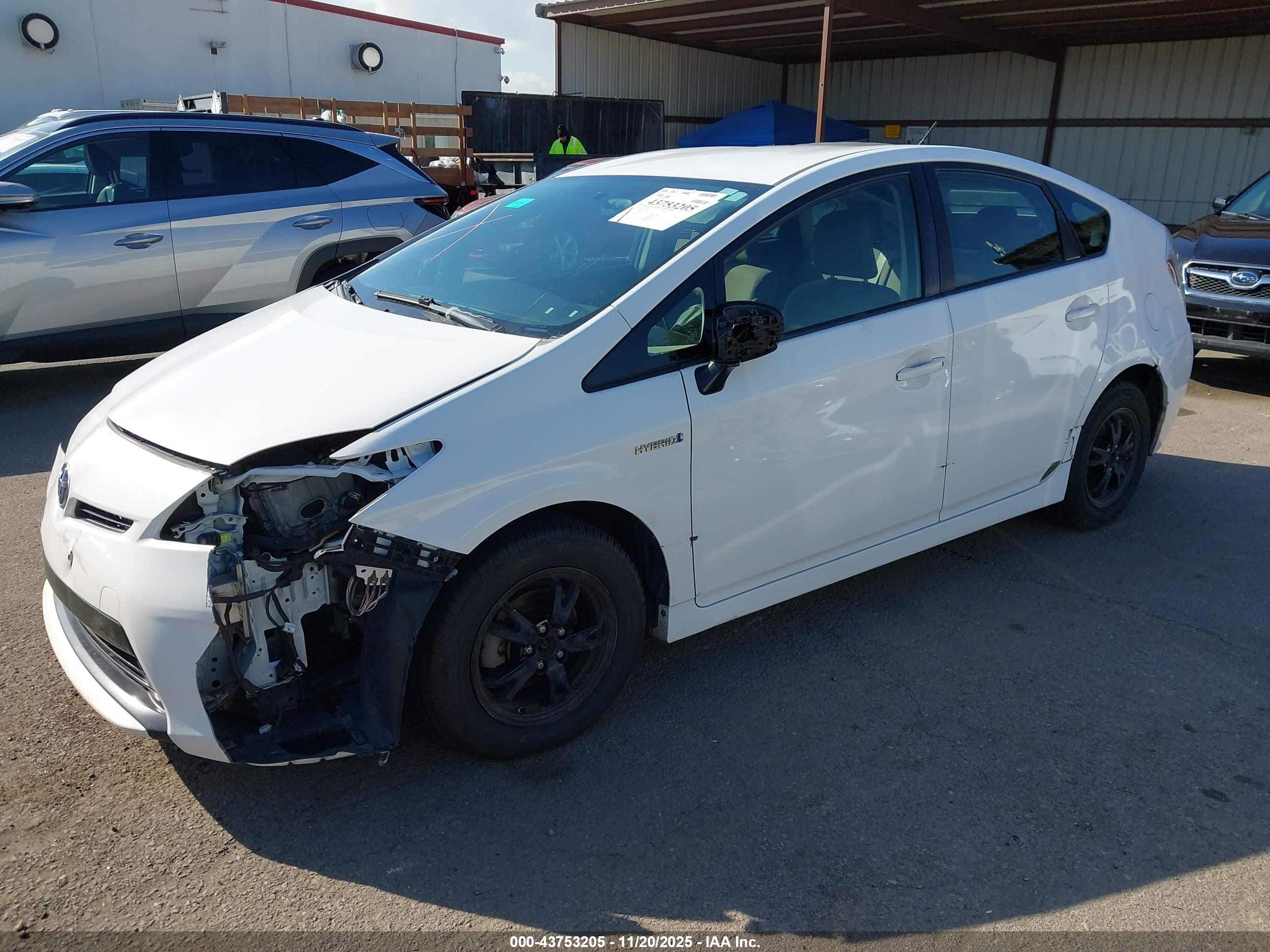 TOYOTA PRIUS image 2