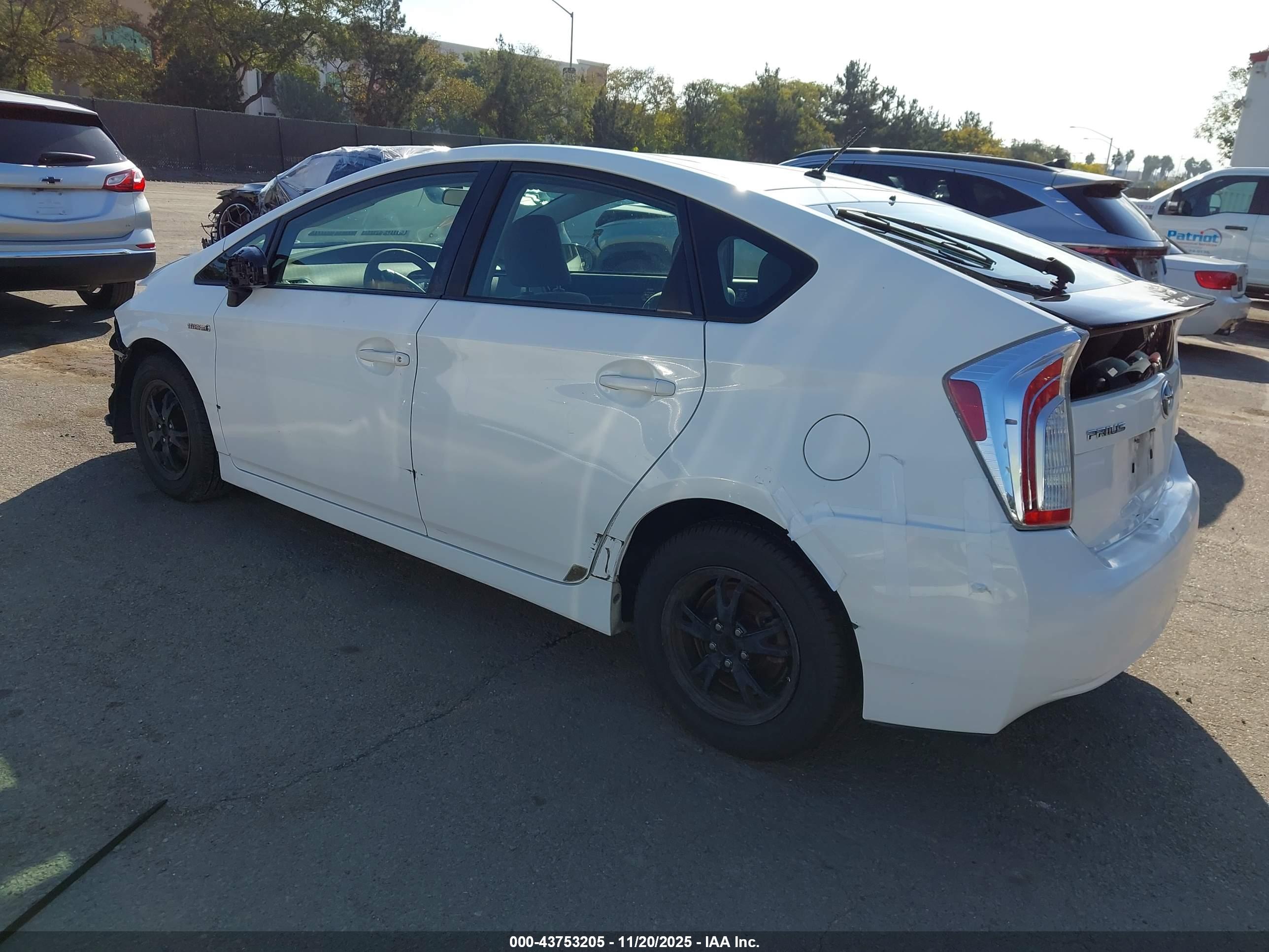 TOYOTA PRIUS image 3