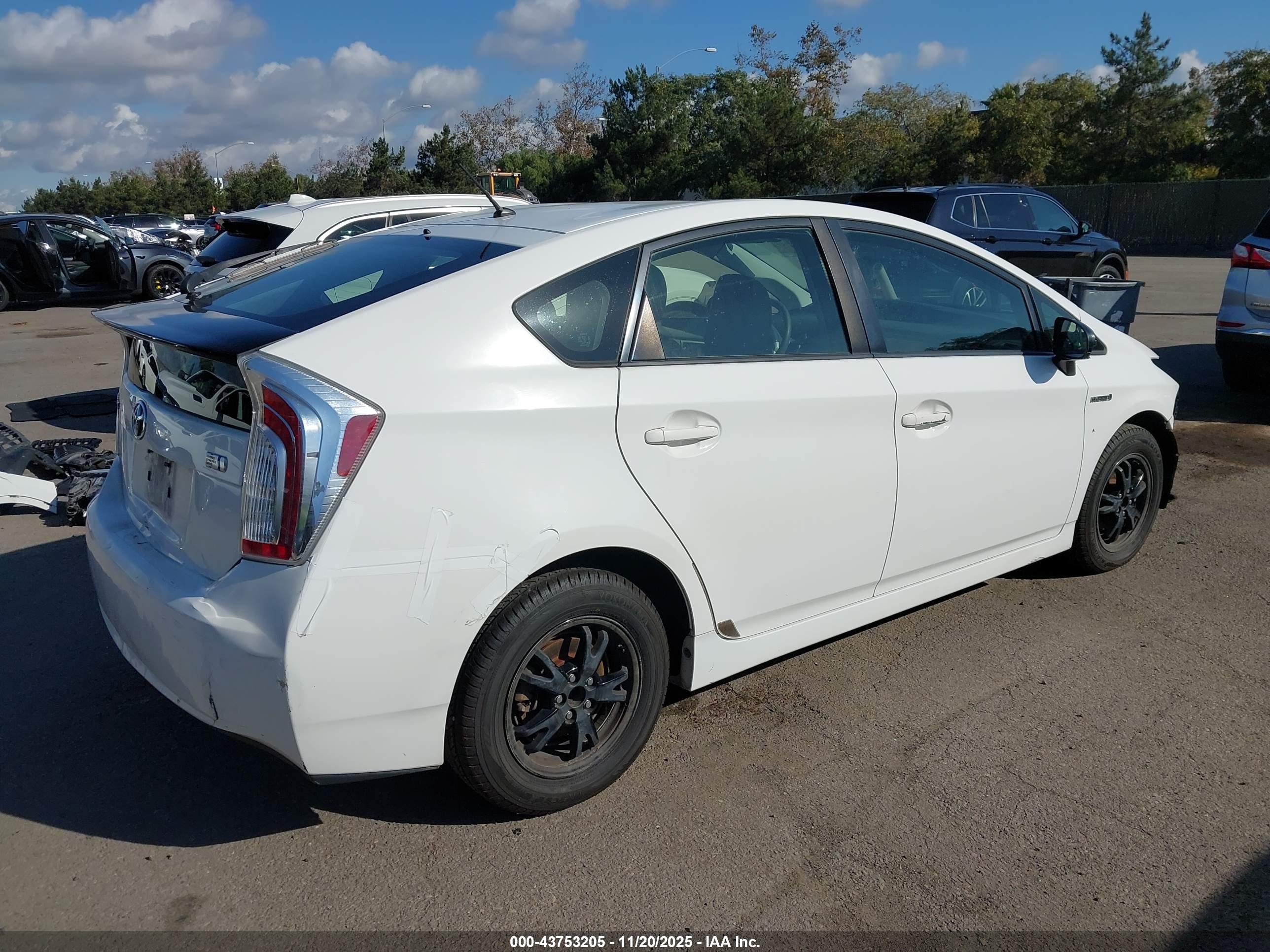TOYOTA PRIUS image 4