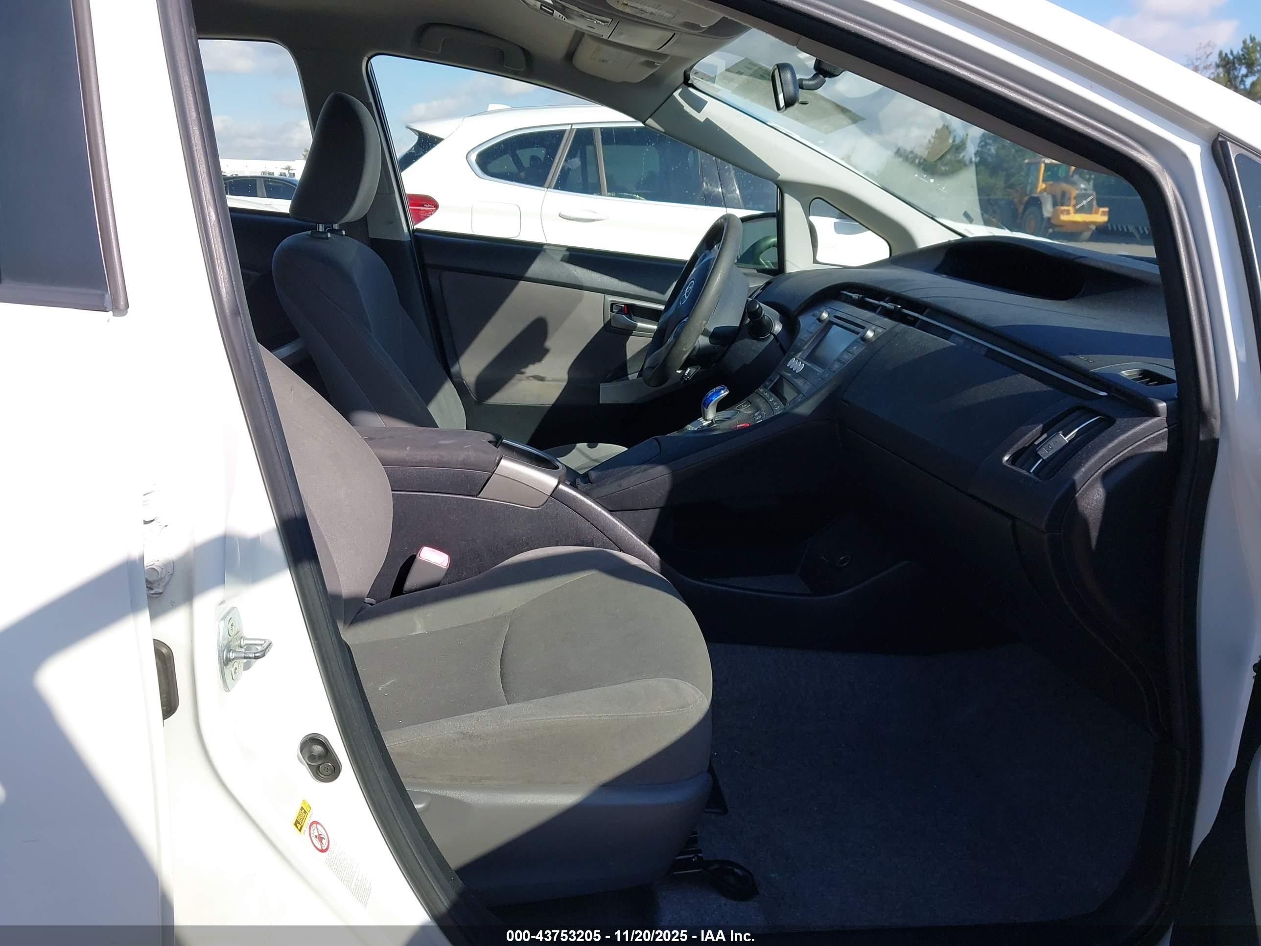 TOYOTA PRIUS image 5