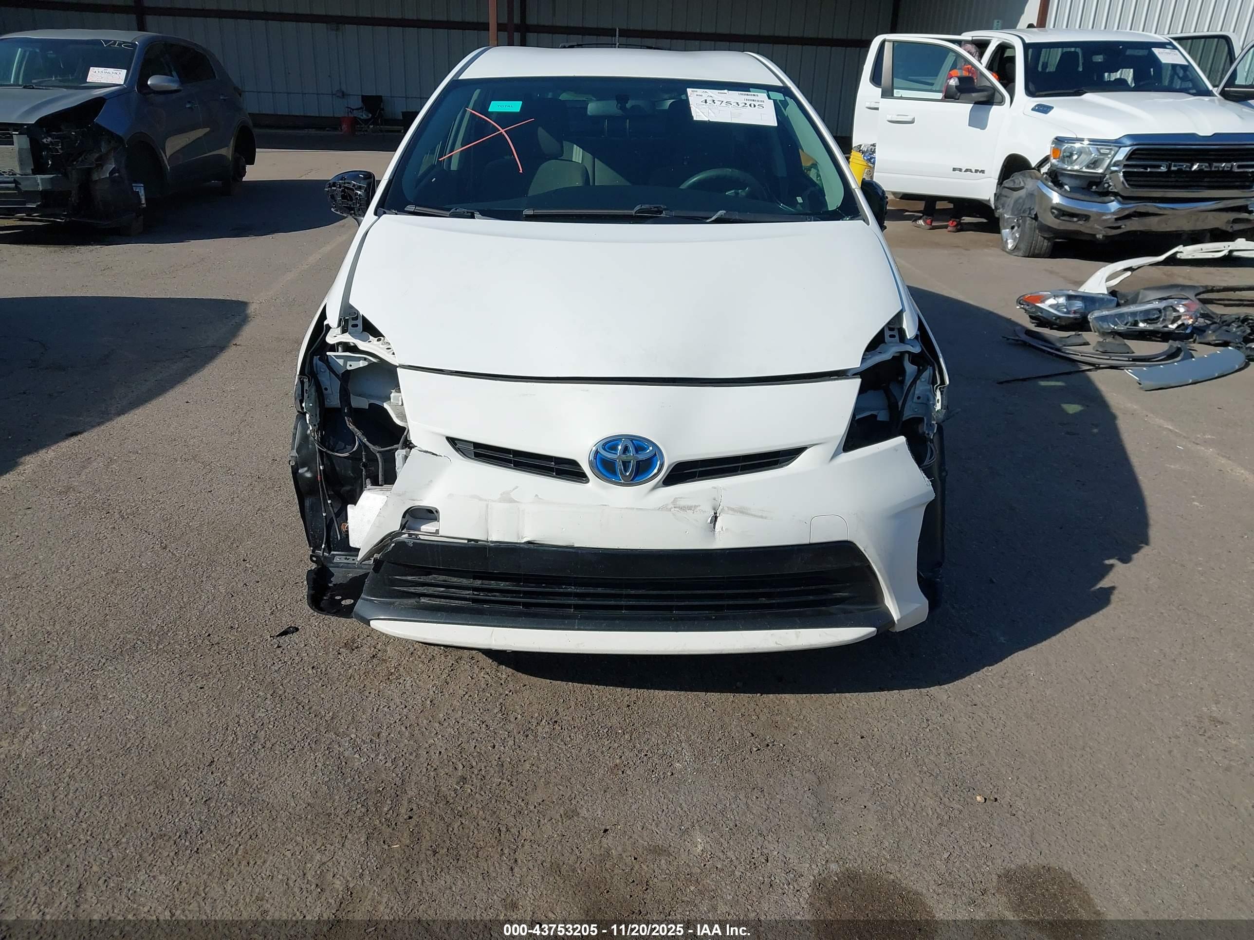 TOYOTA PRIUS image 6