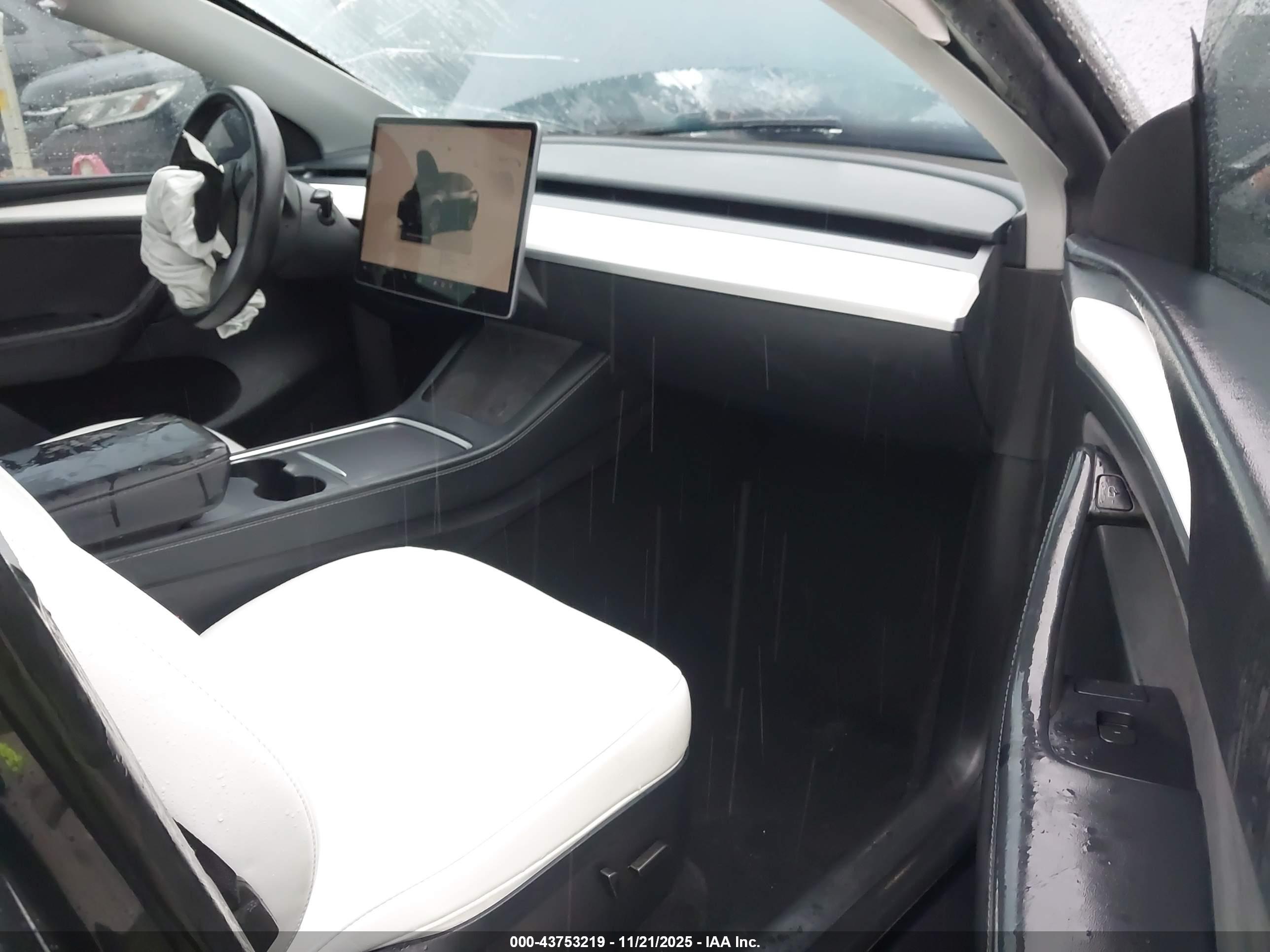 TESLA MODEL image 5
