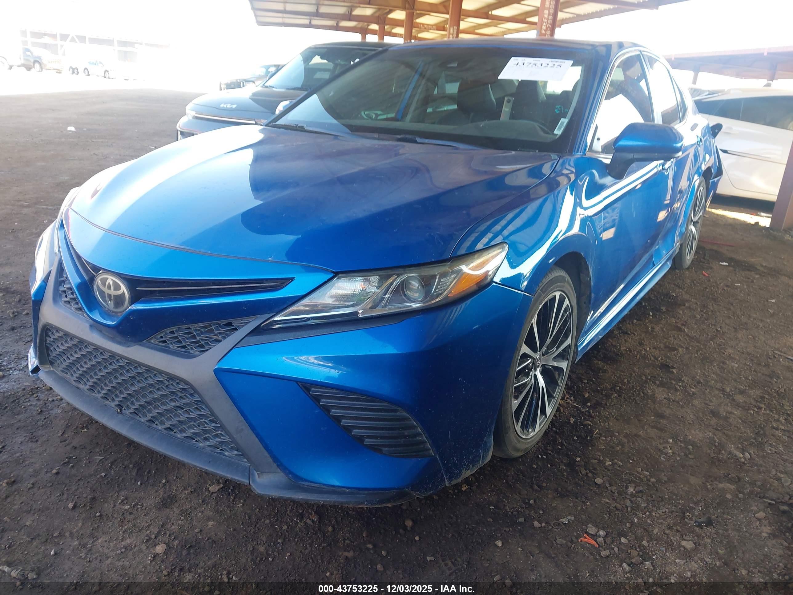 TOYOTA CAMRY image 2
