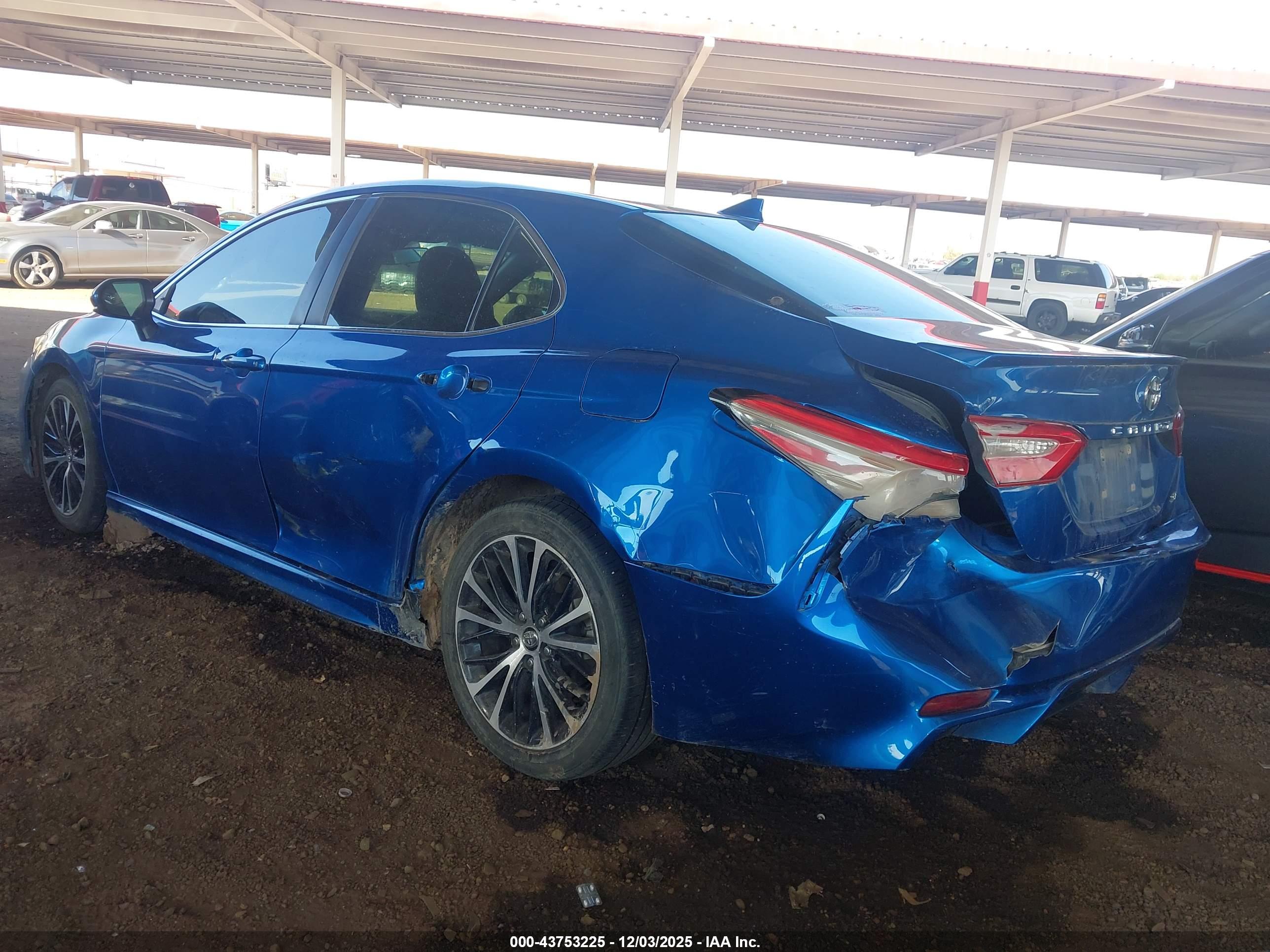 TOYOTA CAMRY image 3