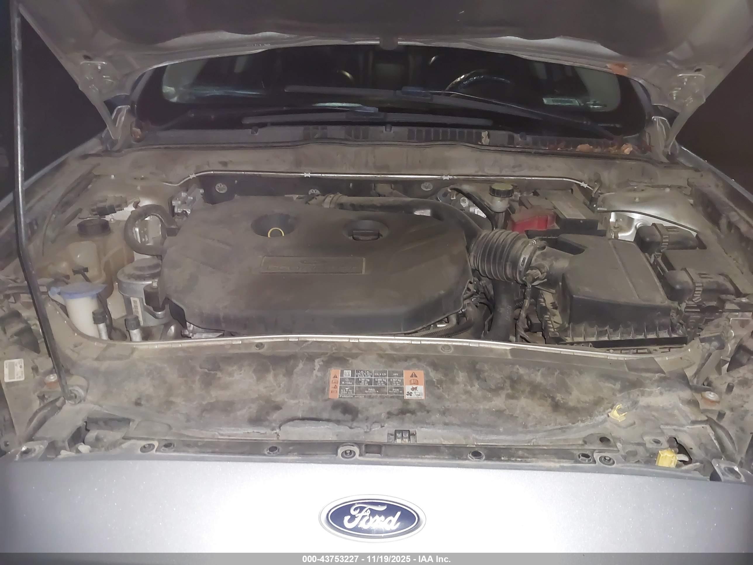 FORD FUSION image 10