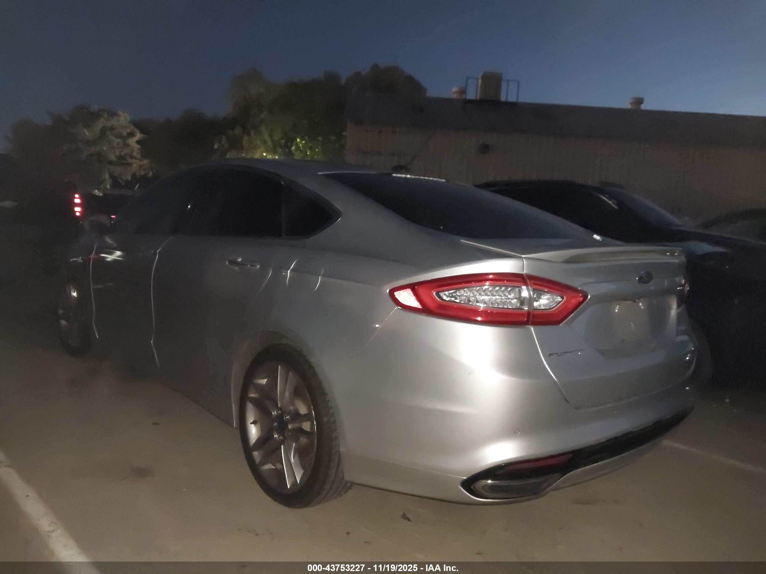 FORD FUSION image 3