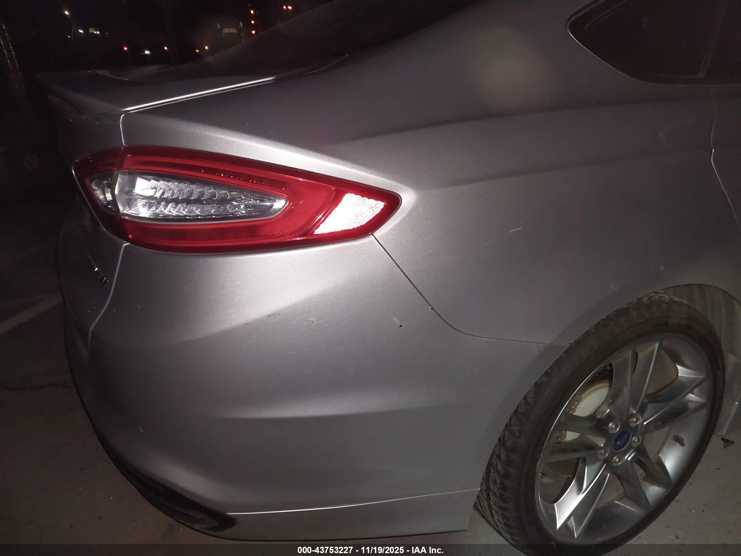 FORD FUSION image 6