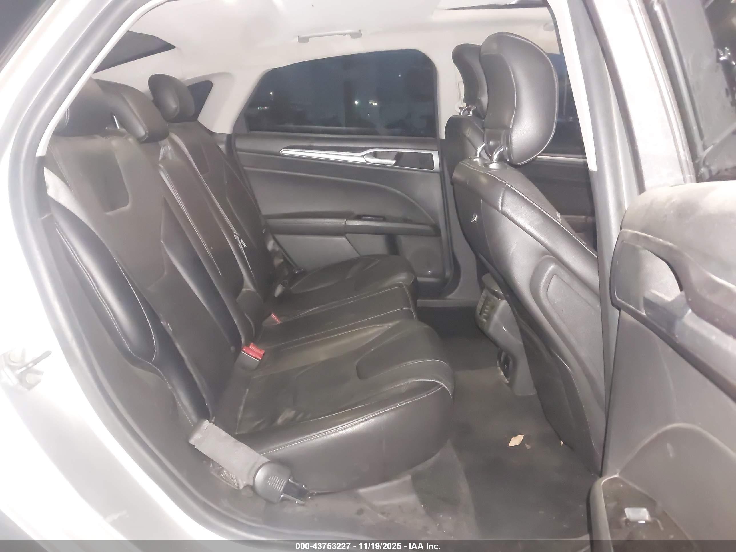FORD FUSION image 8