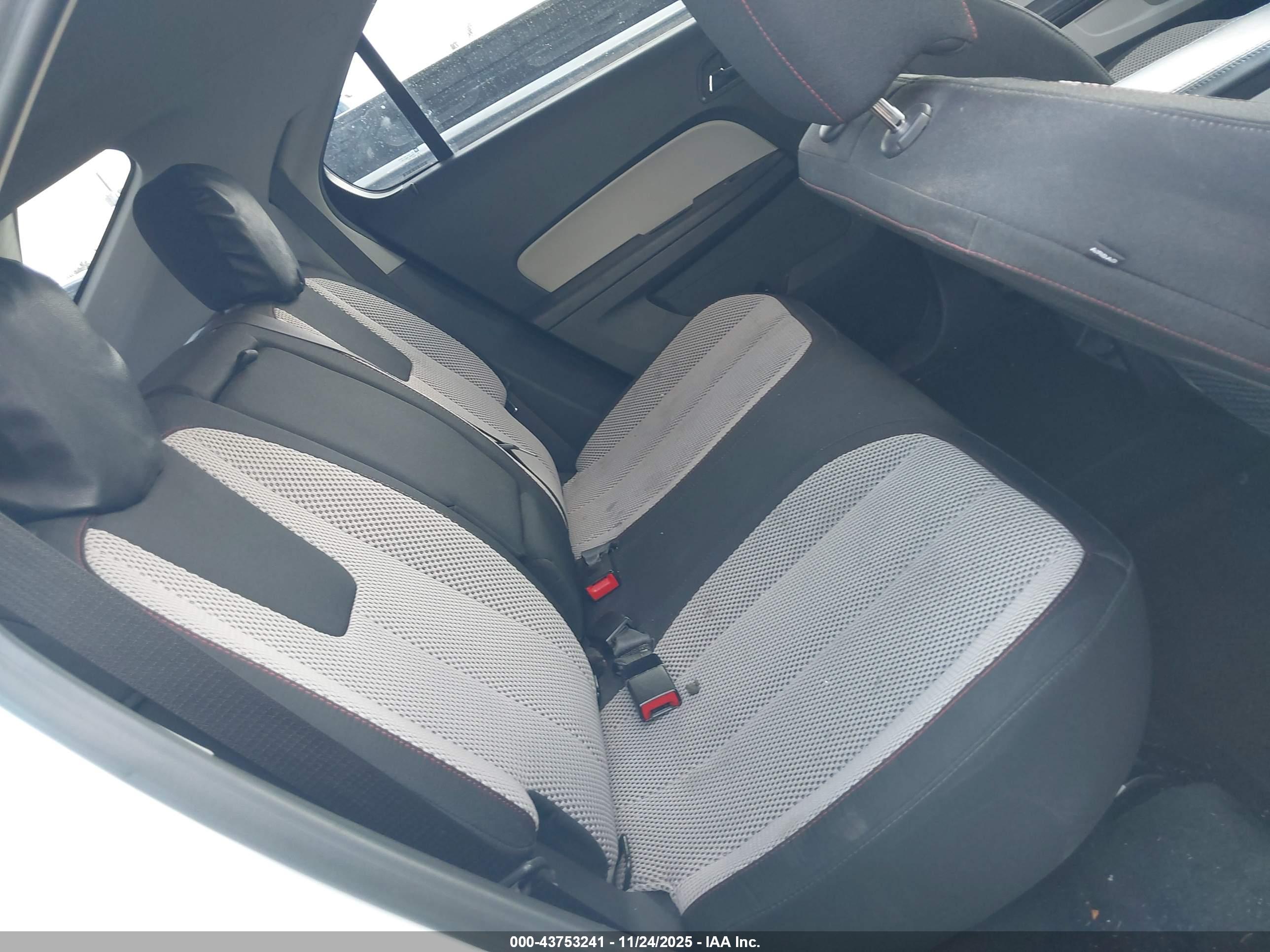 CHEVROLET EQUINOX image 8