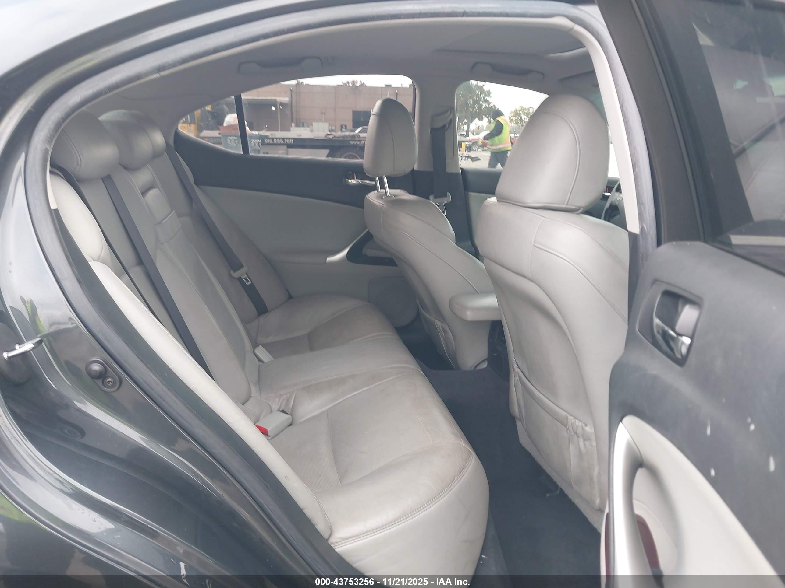 LEXUS IS image 8