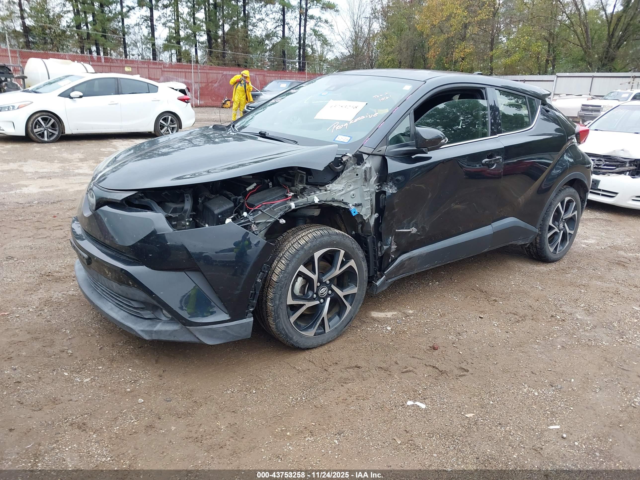 TOYOTA C-HR image 2
