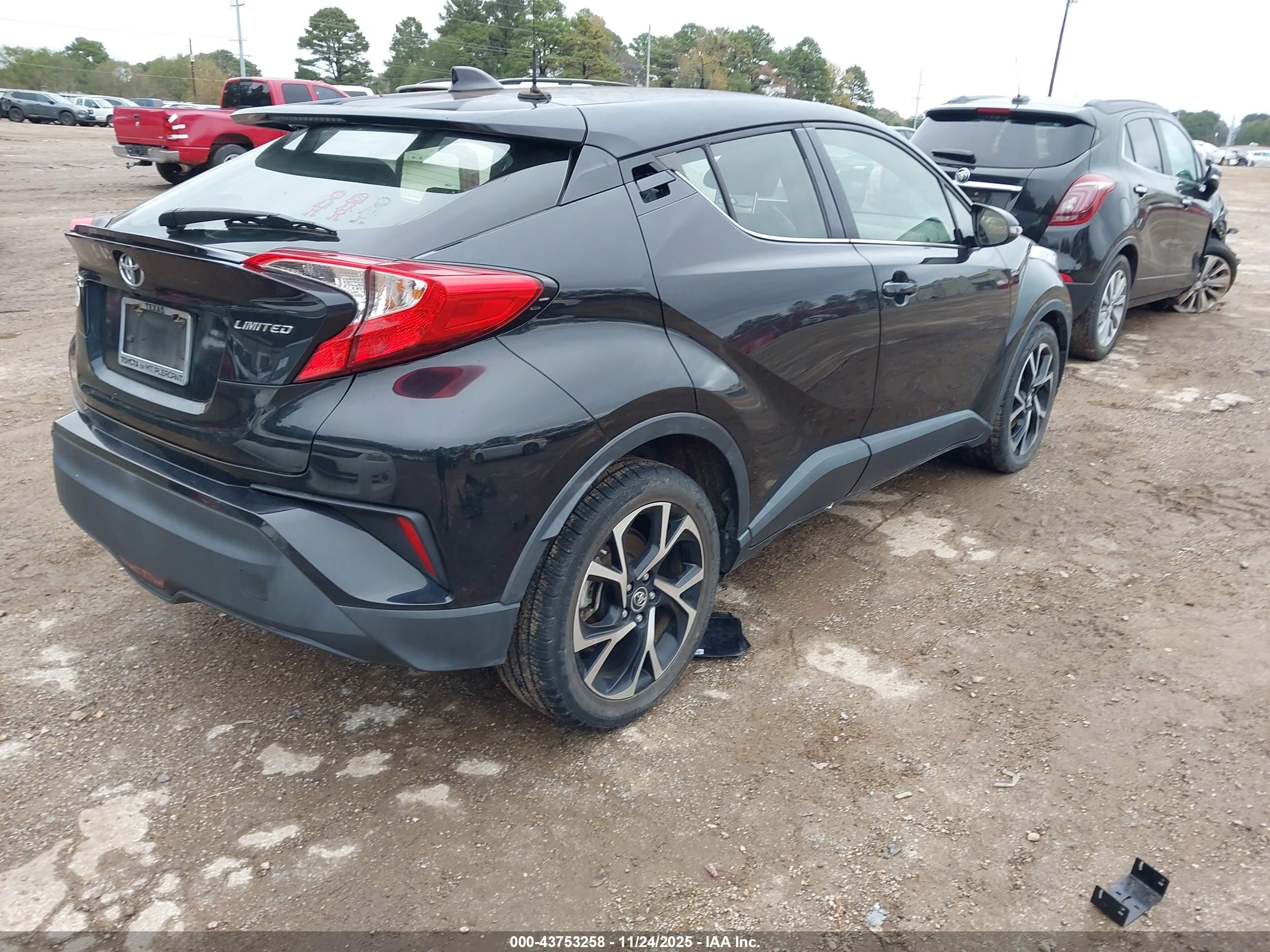 TOYOTA C-HR image 4