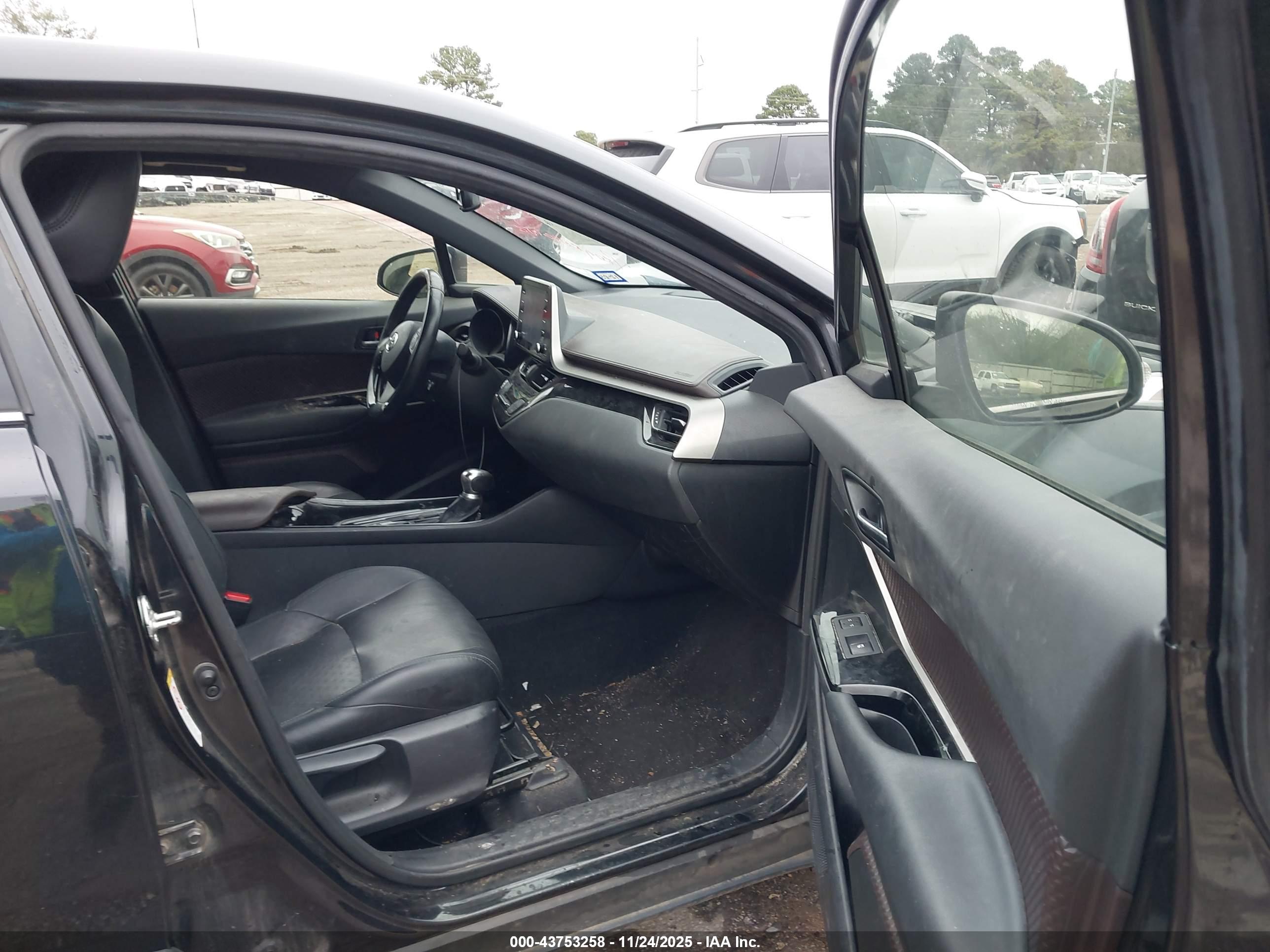 TOYOTA C-HR image 5
