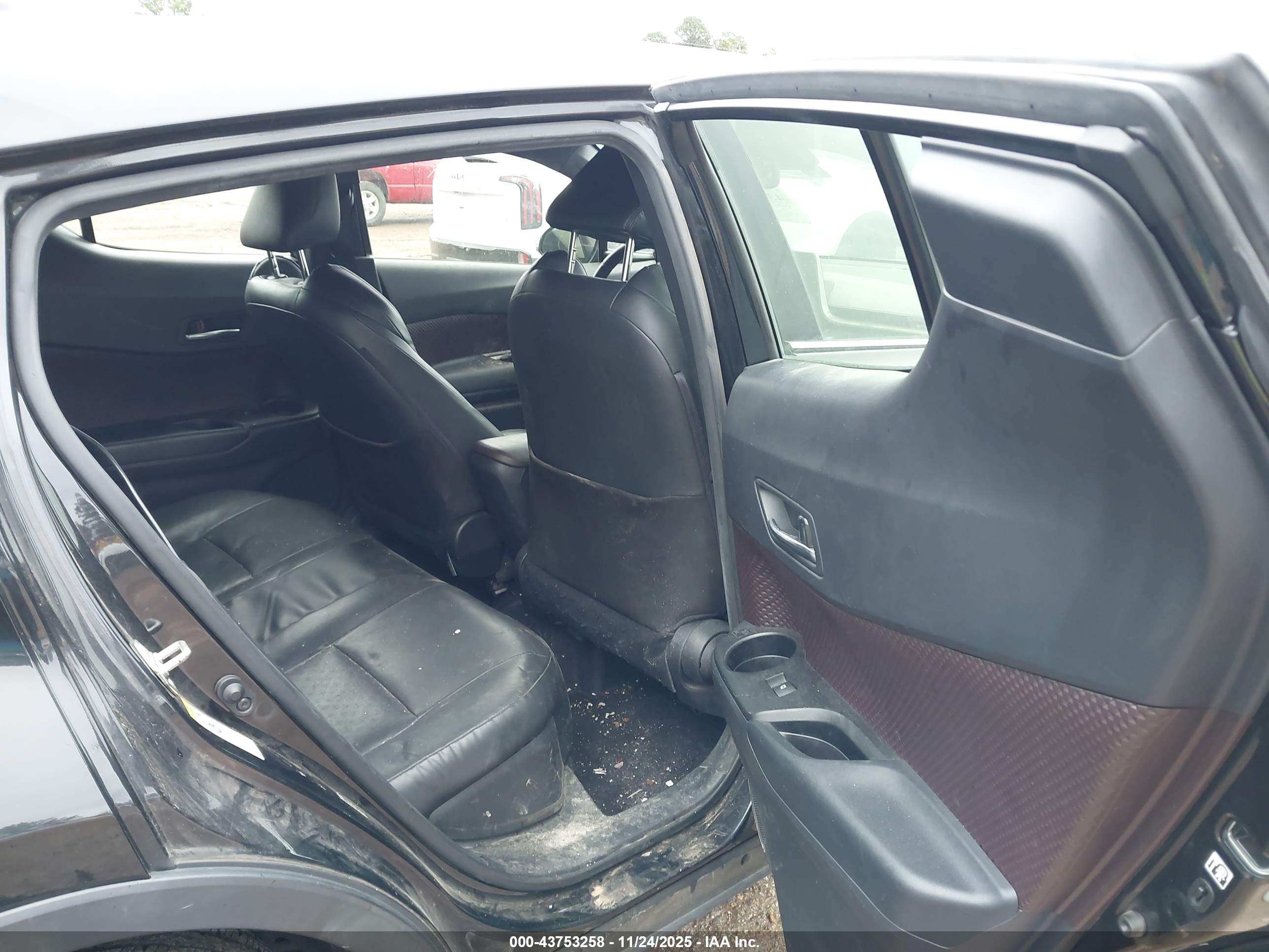 TOYOTA C-HR image 8