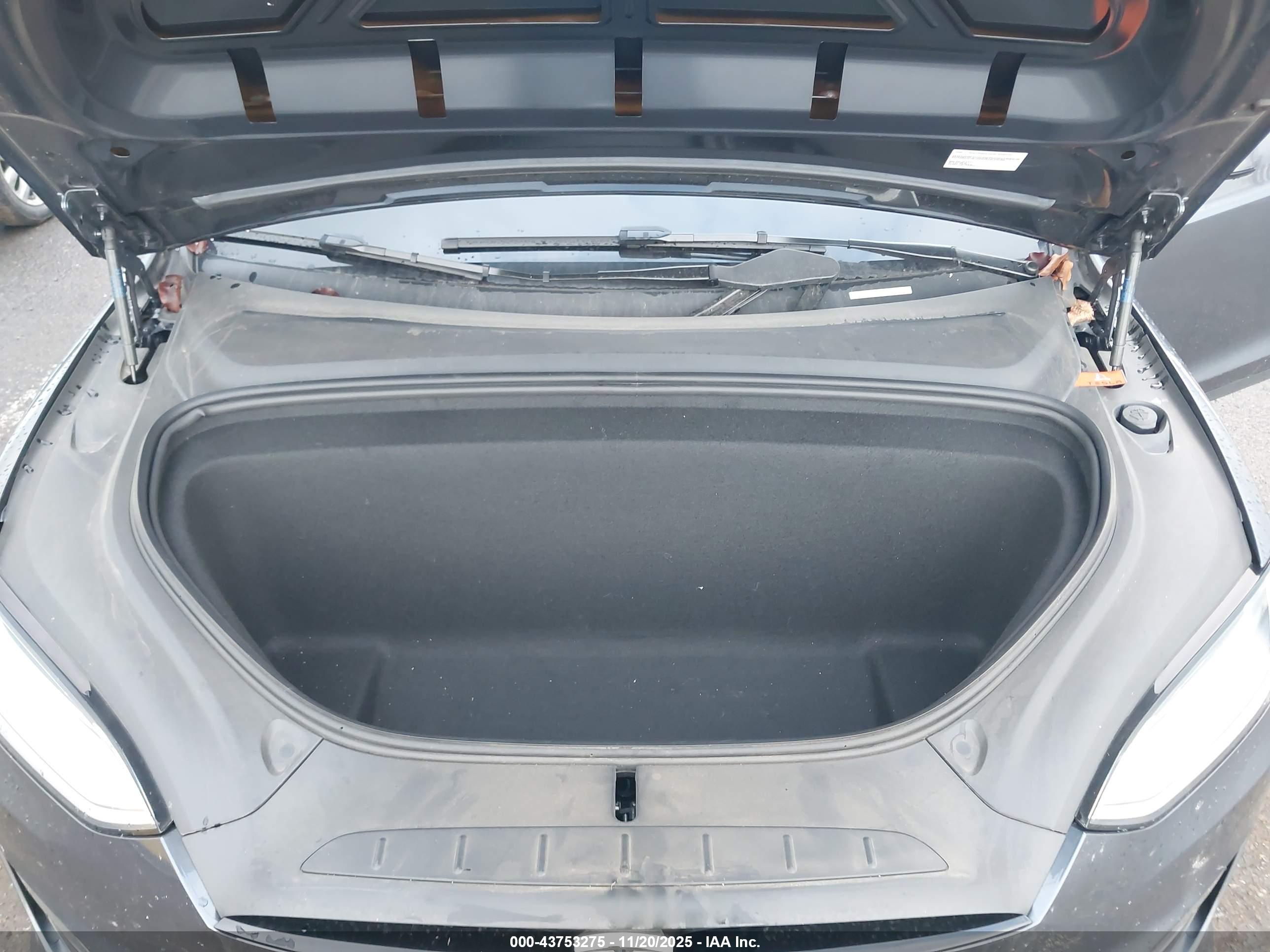 TESLA MODEL image 10