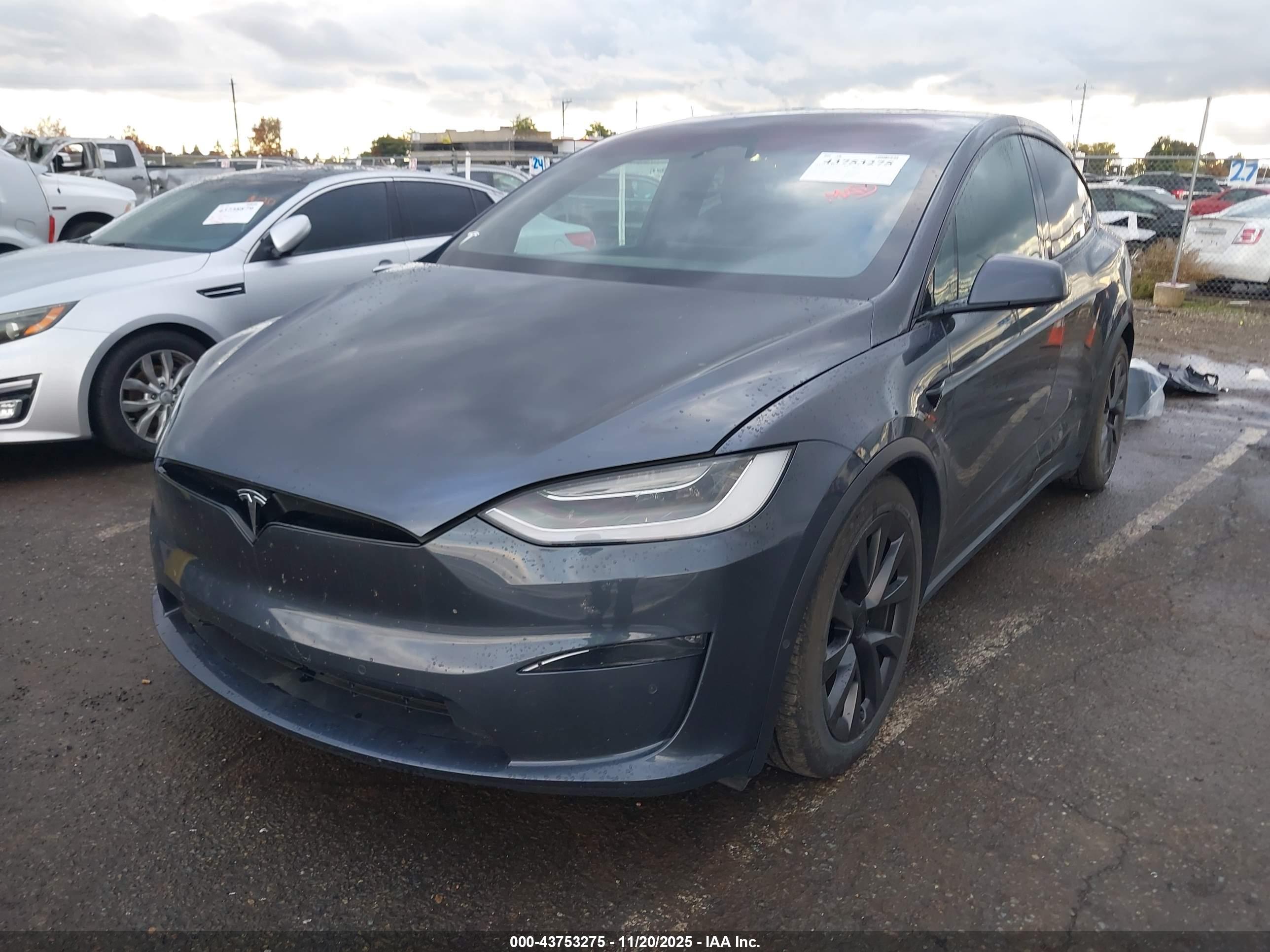 TESLA MODEL image 2