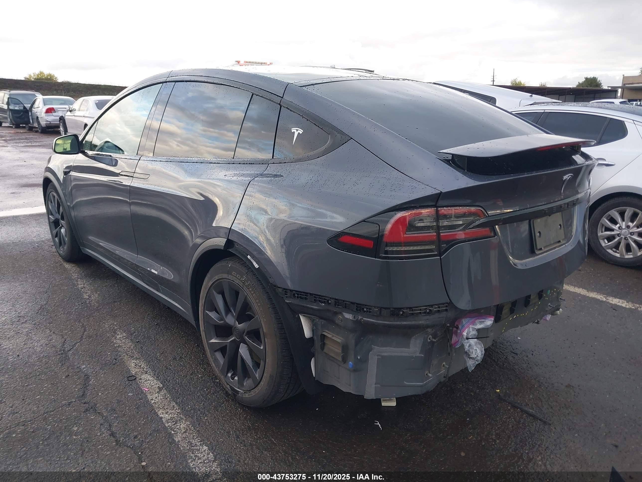 TESLA MODEL image 3