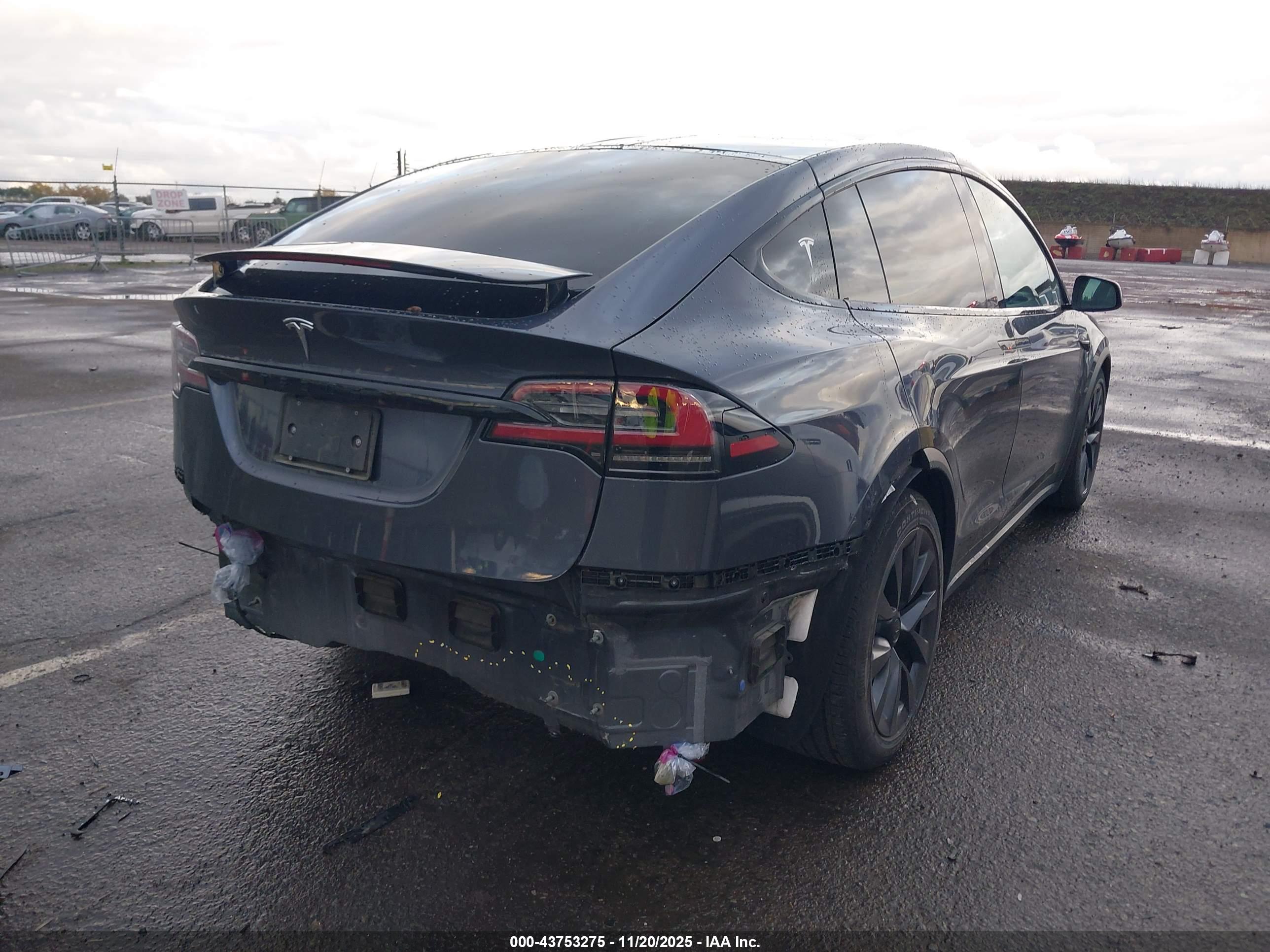 TESLA MODEL image 4