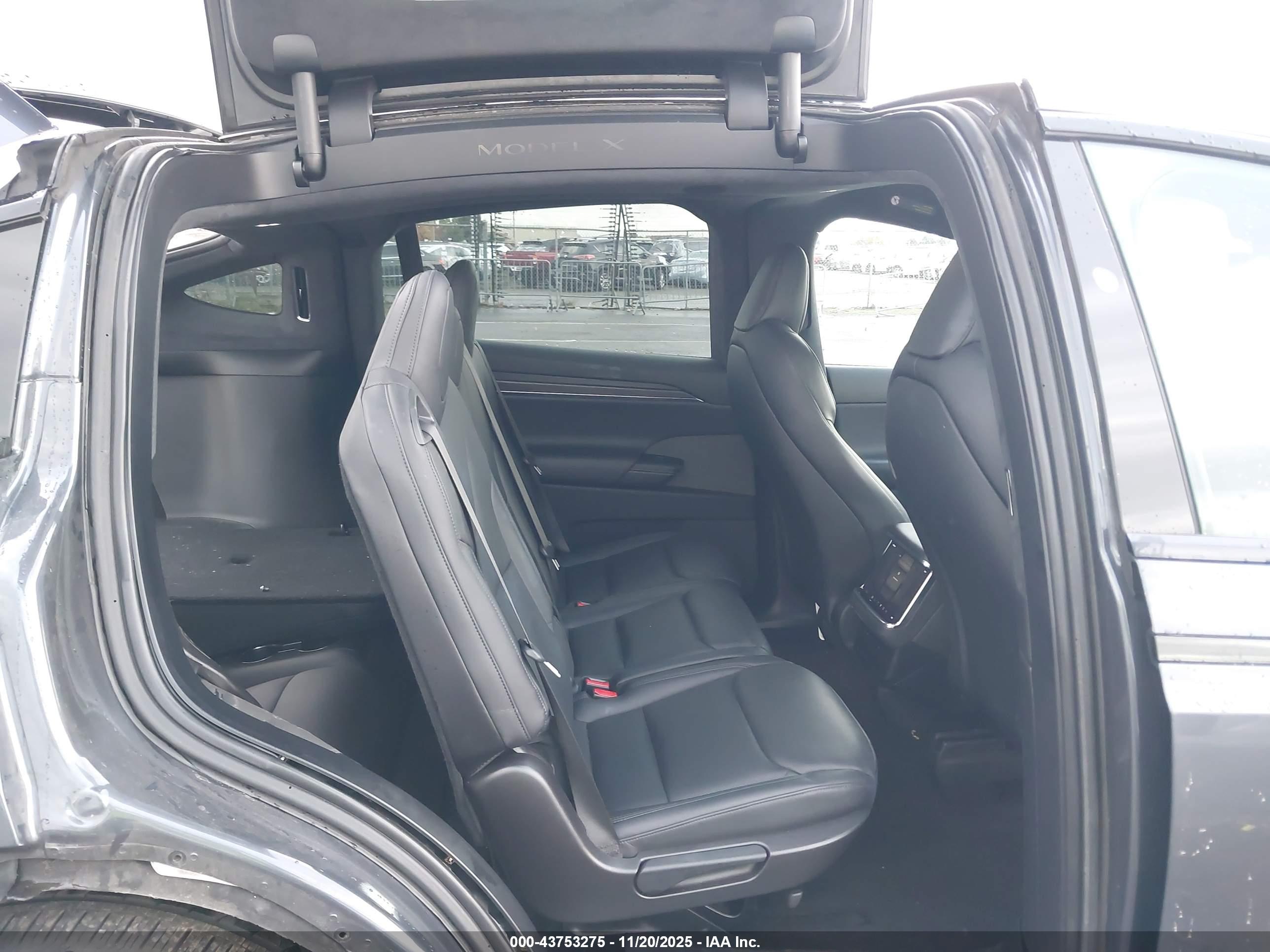 TESLA MODEL image 8