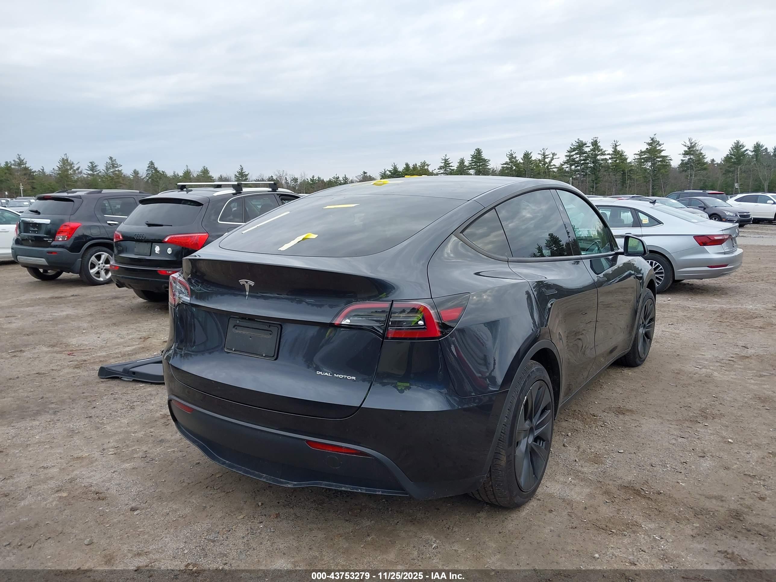 TESLA MODEL image 4