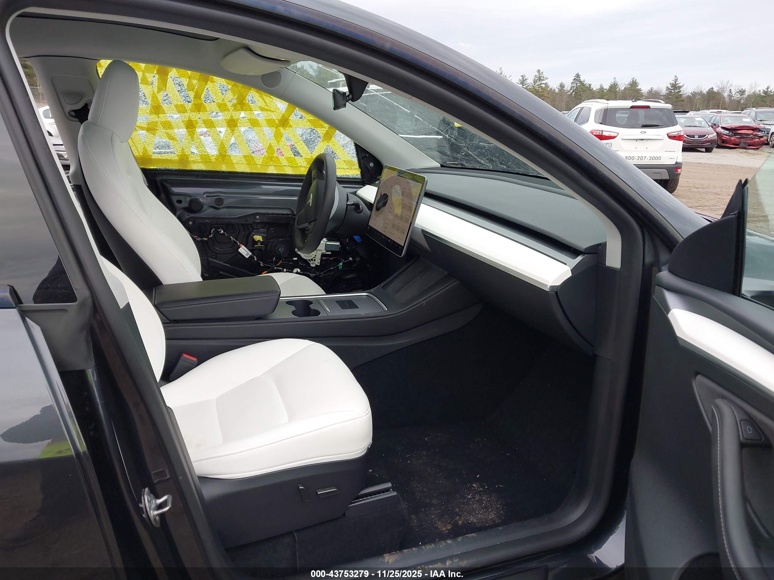 TESLA MODEL image 5