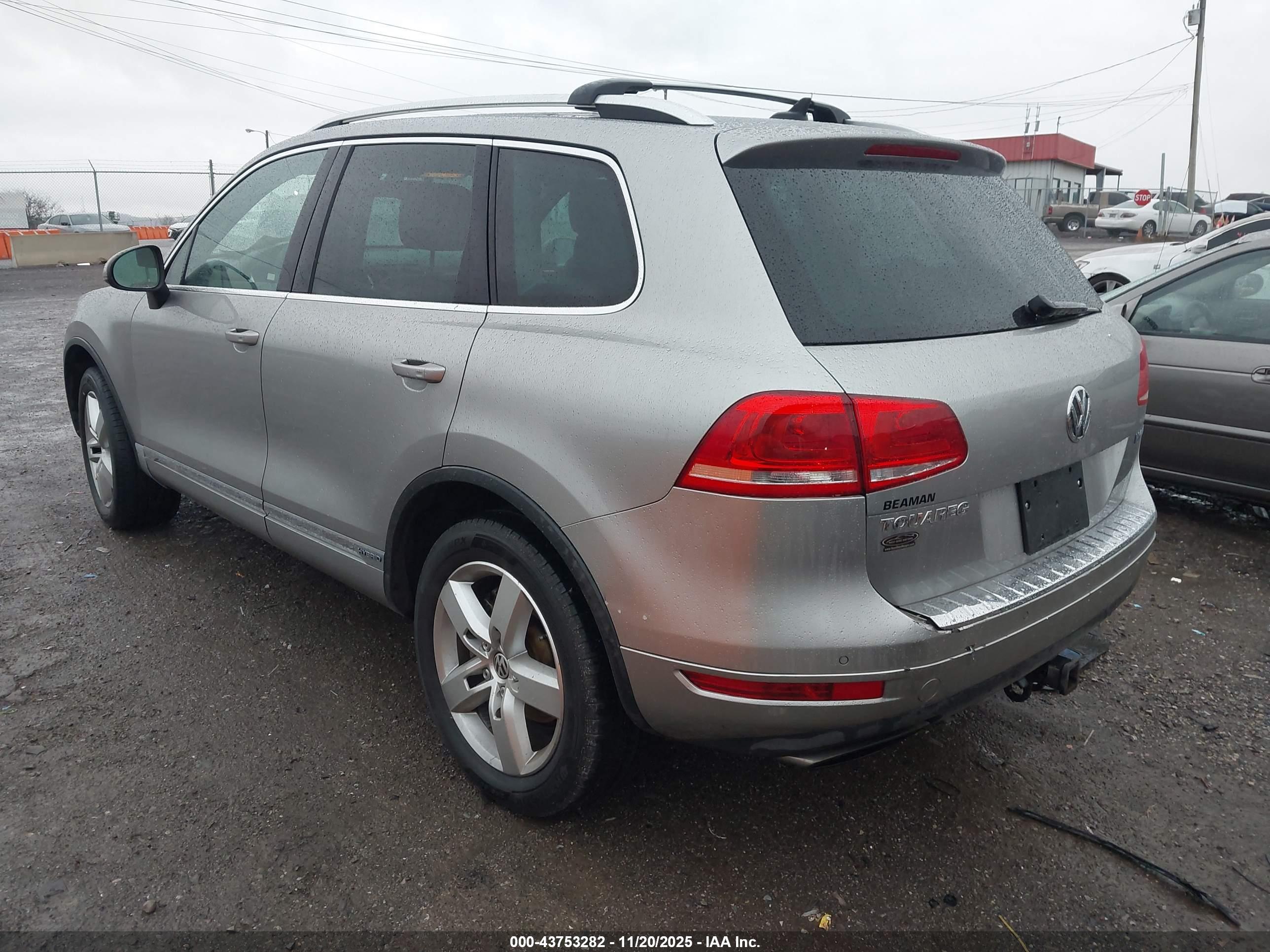VOLKSWAGEN TOUAREG image 3