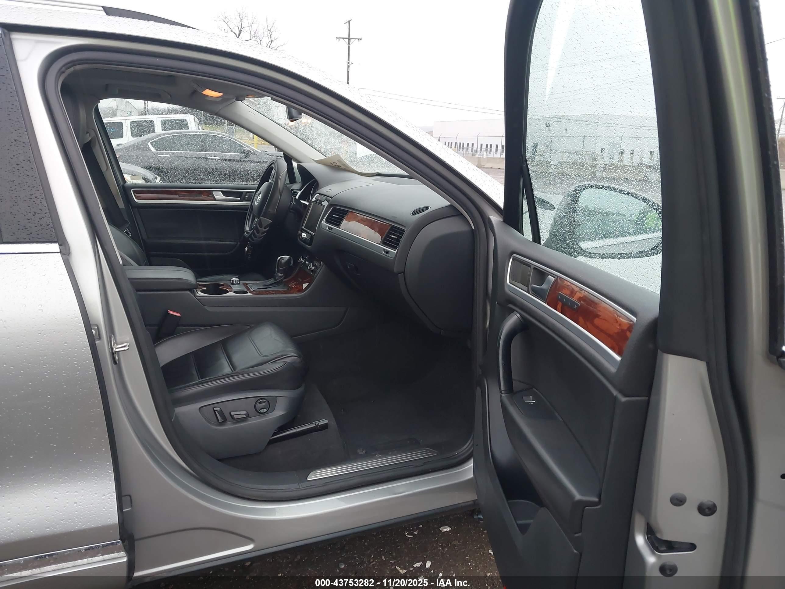 VOLKSWAGEN TOUAREG image 5