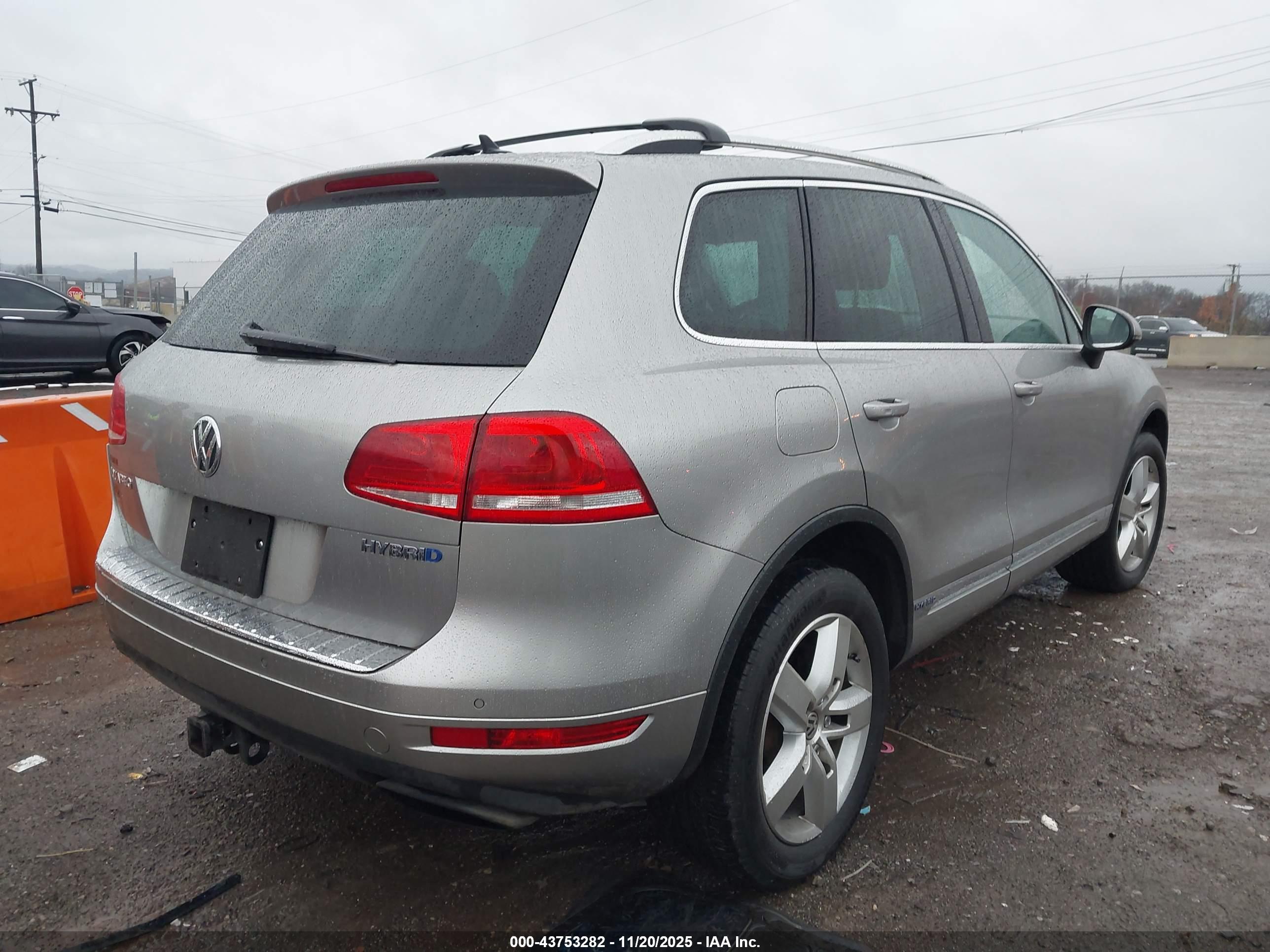 VOLKSWAGEN TOUAREG image 6