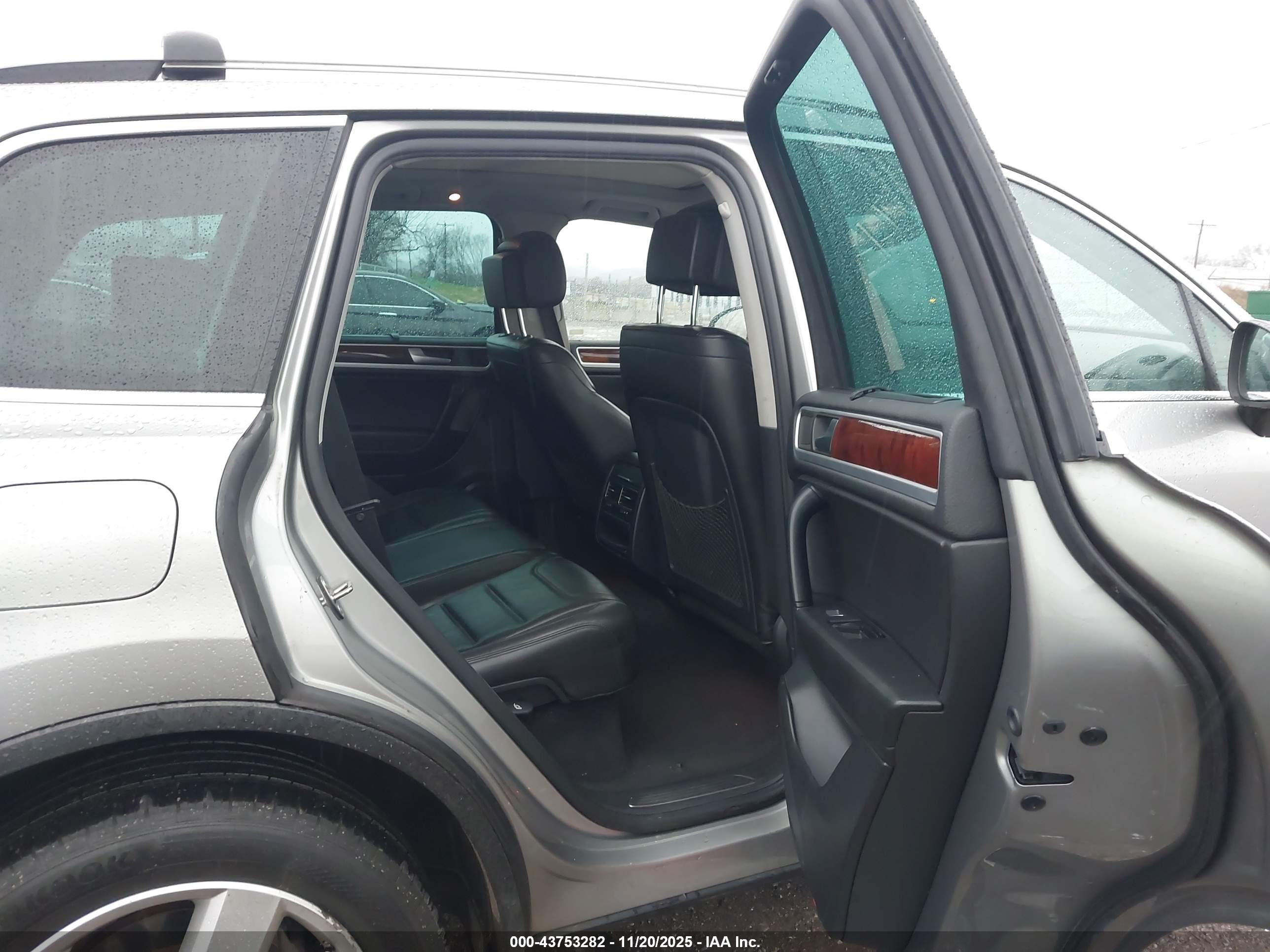 VOLKSWAGEN TOUAREG image 8