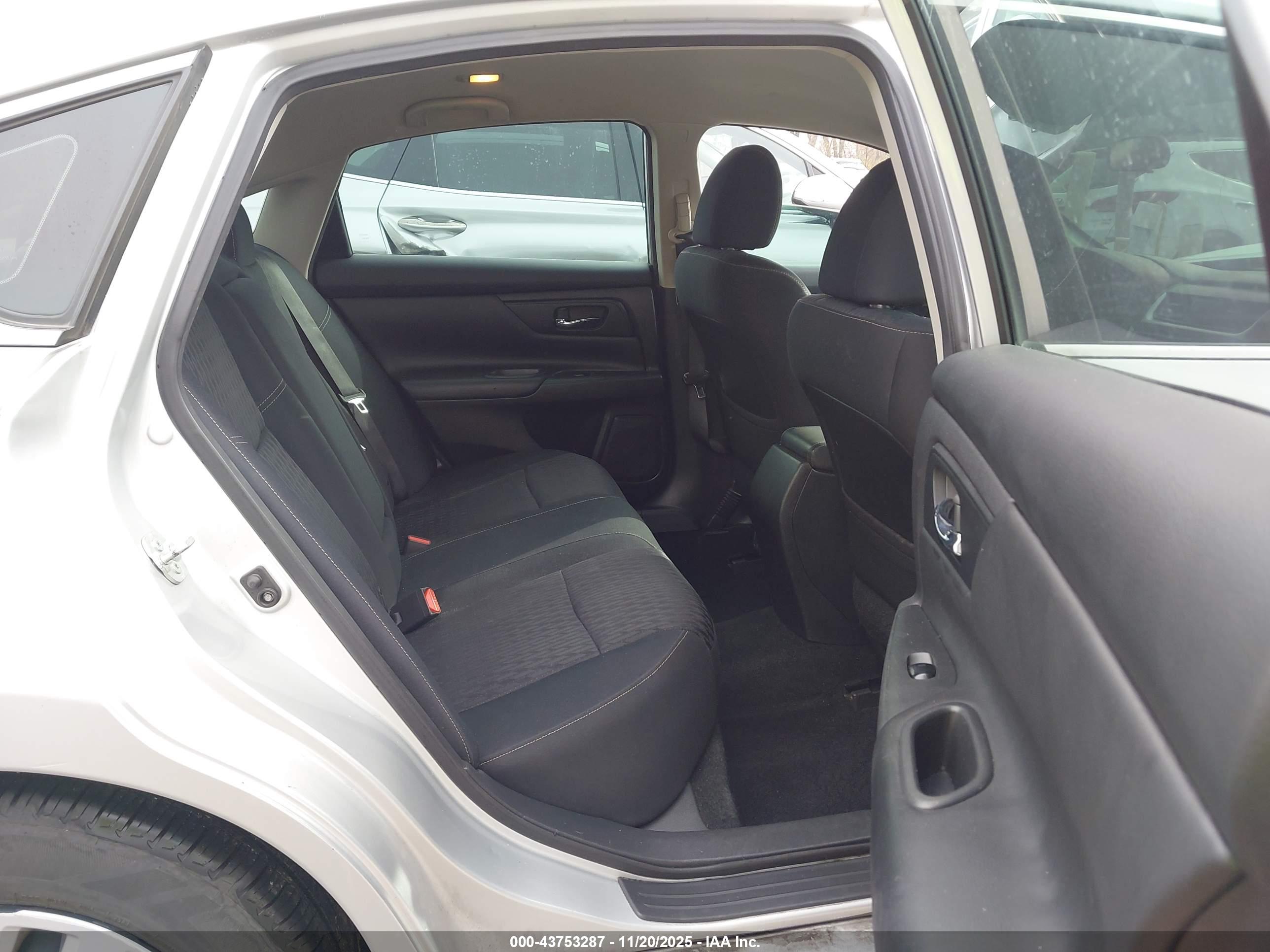 NISSAN ALTIMA image 8