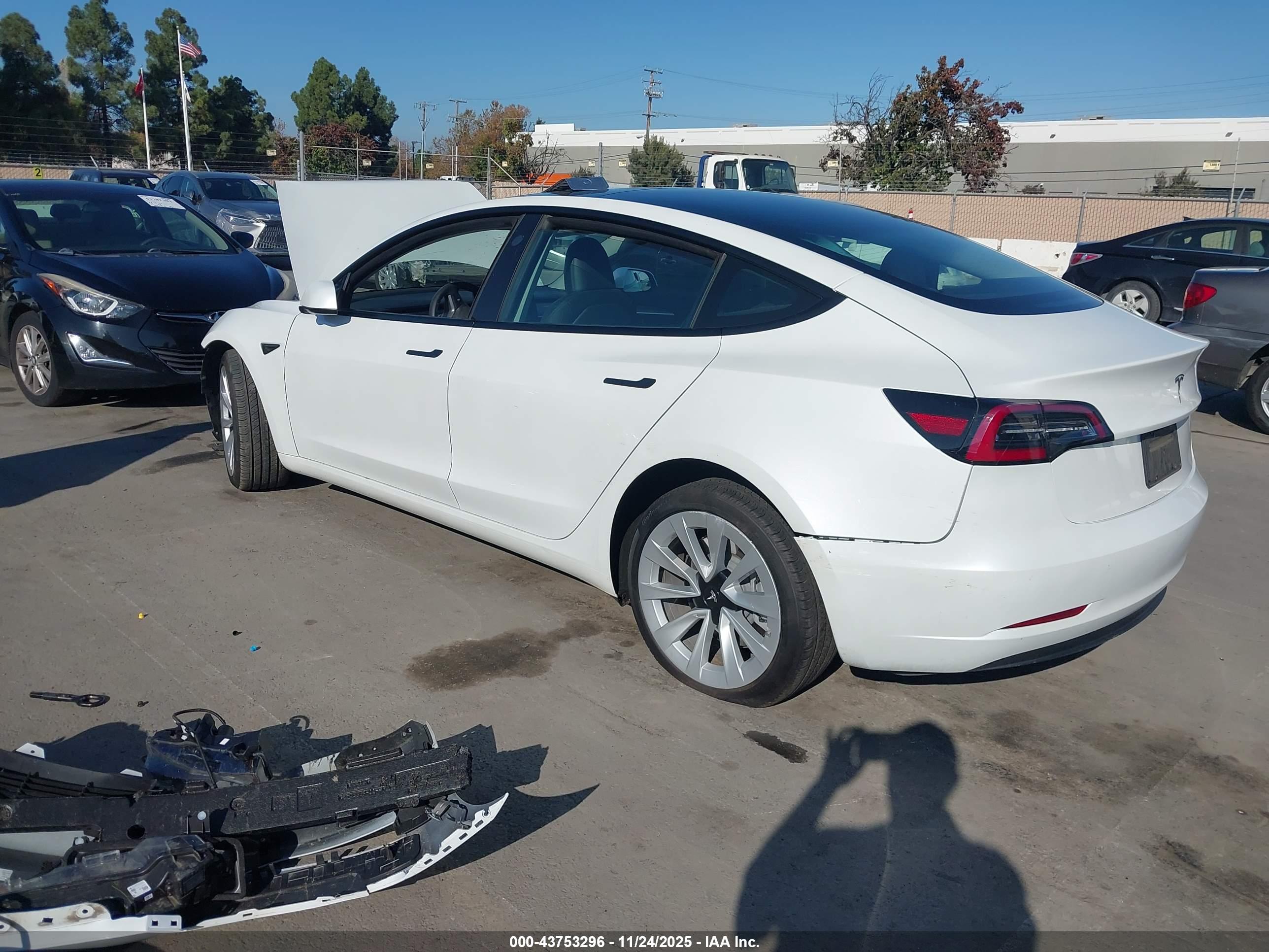 TESLA MODEL image 3