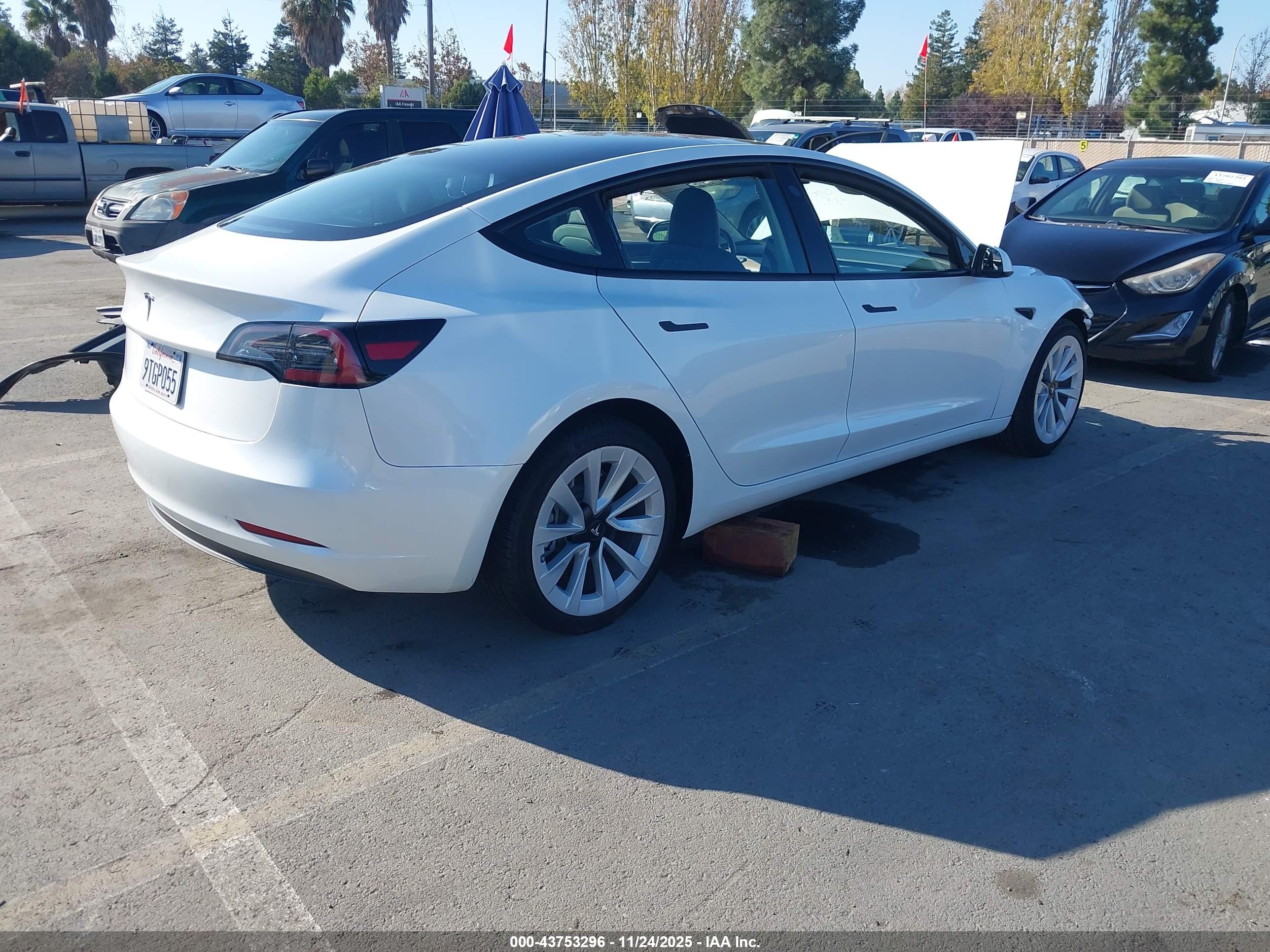 TESLA MODEL image 4