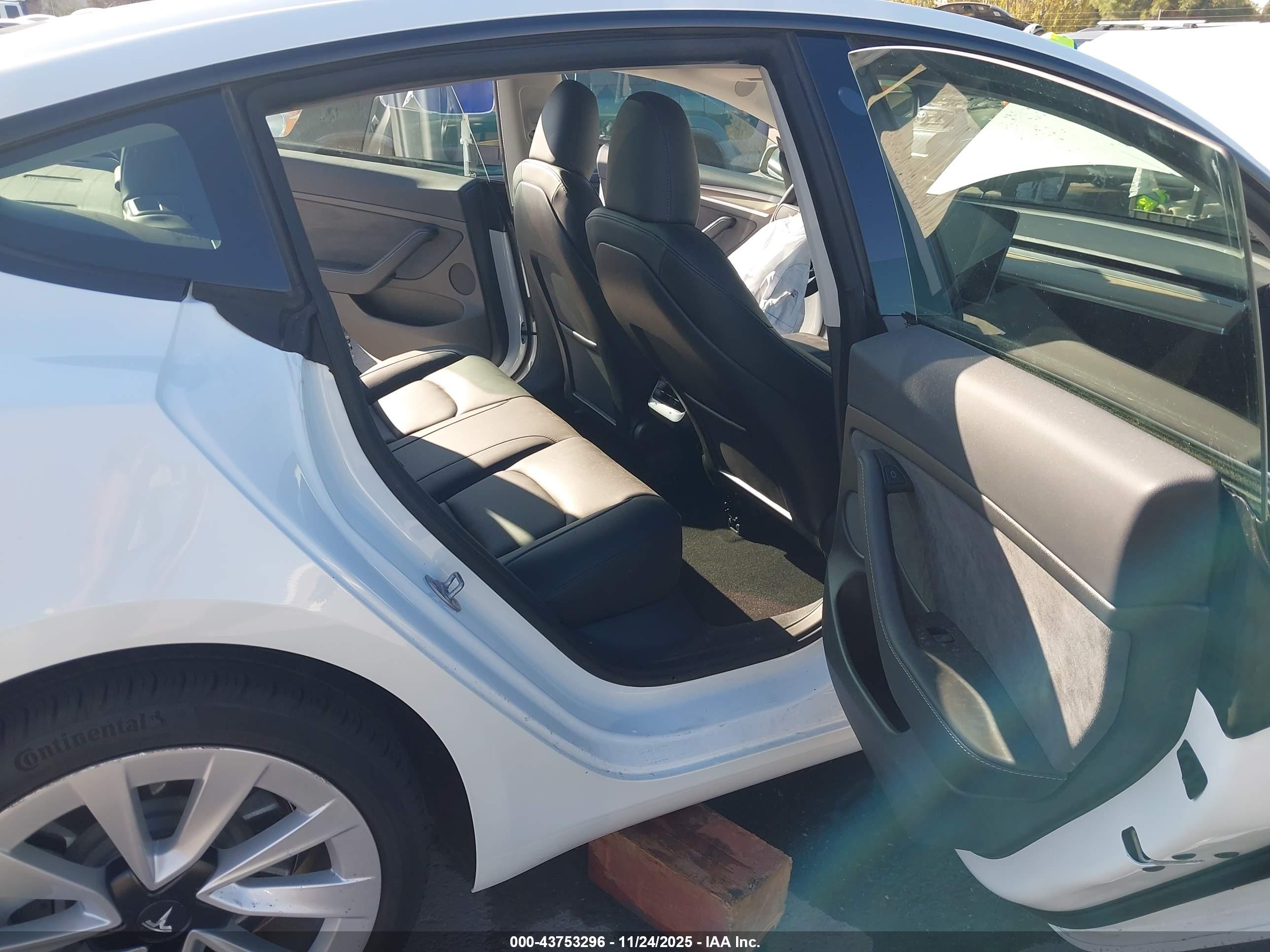 TESLA MODEL image 8