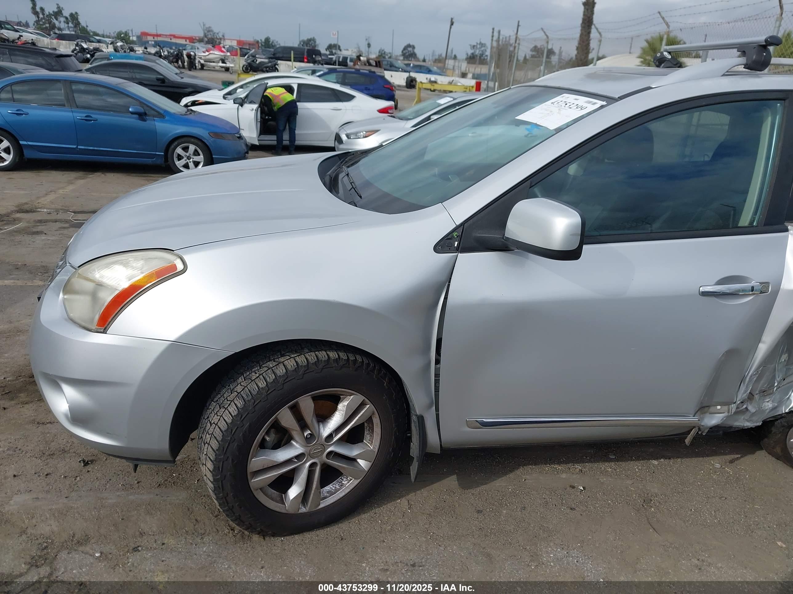 NISSAN ROGUE image 6