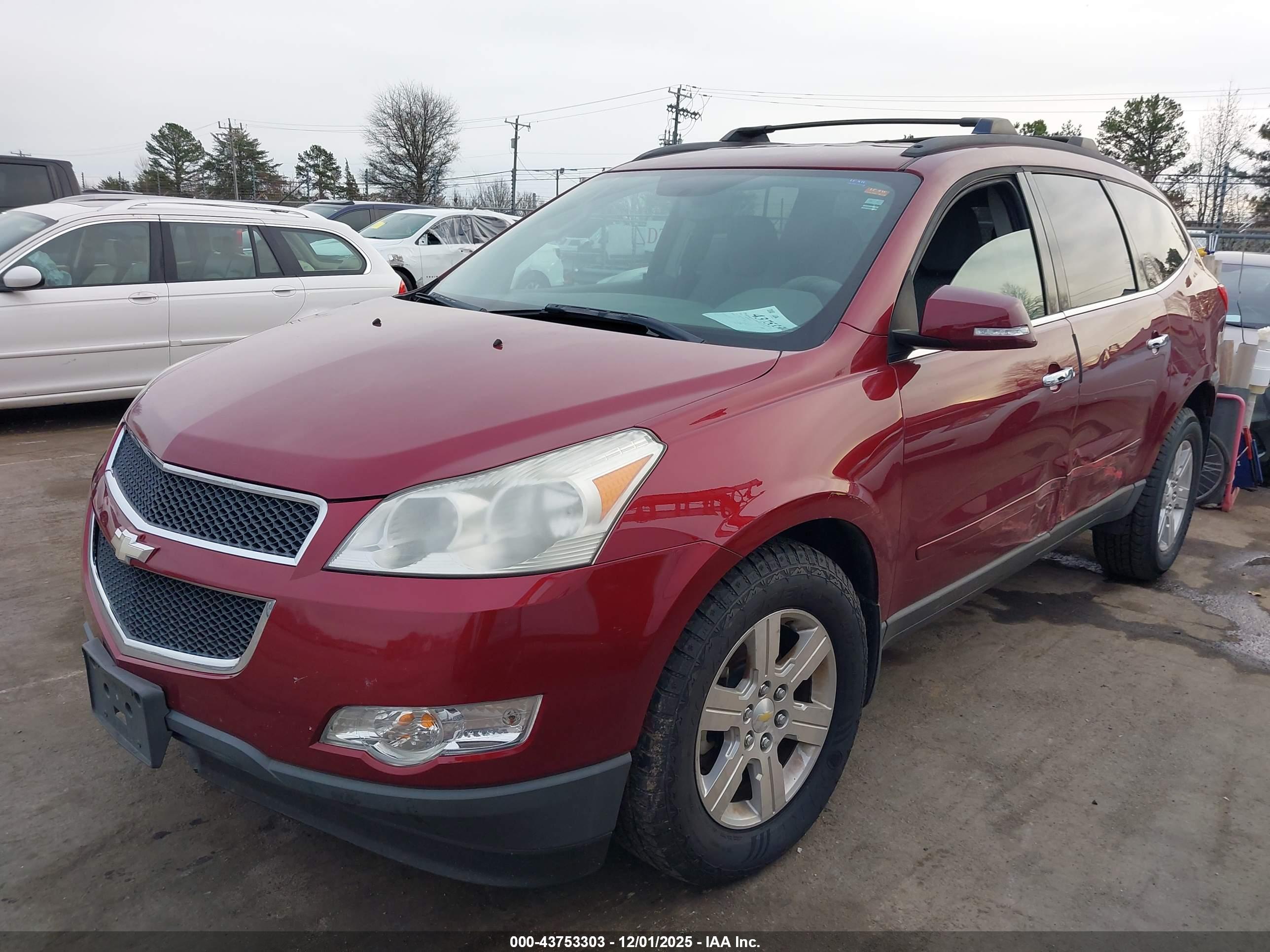 CHEVROLET TRAVERSE image 2