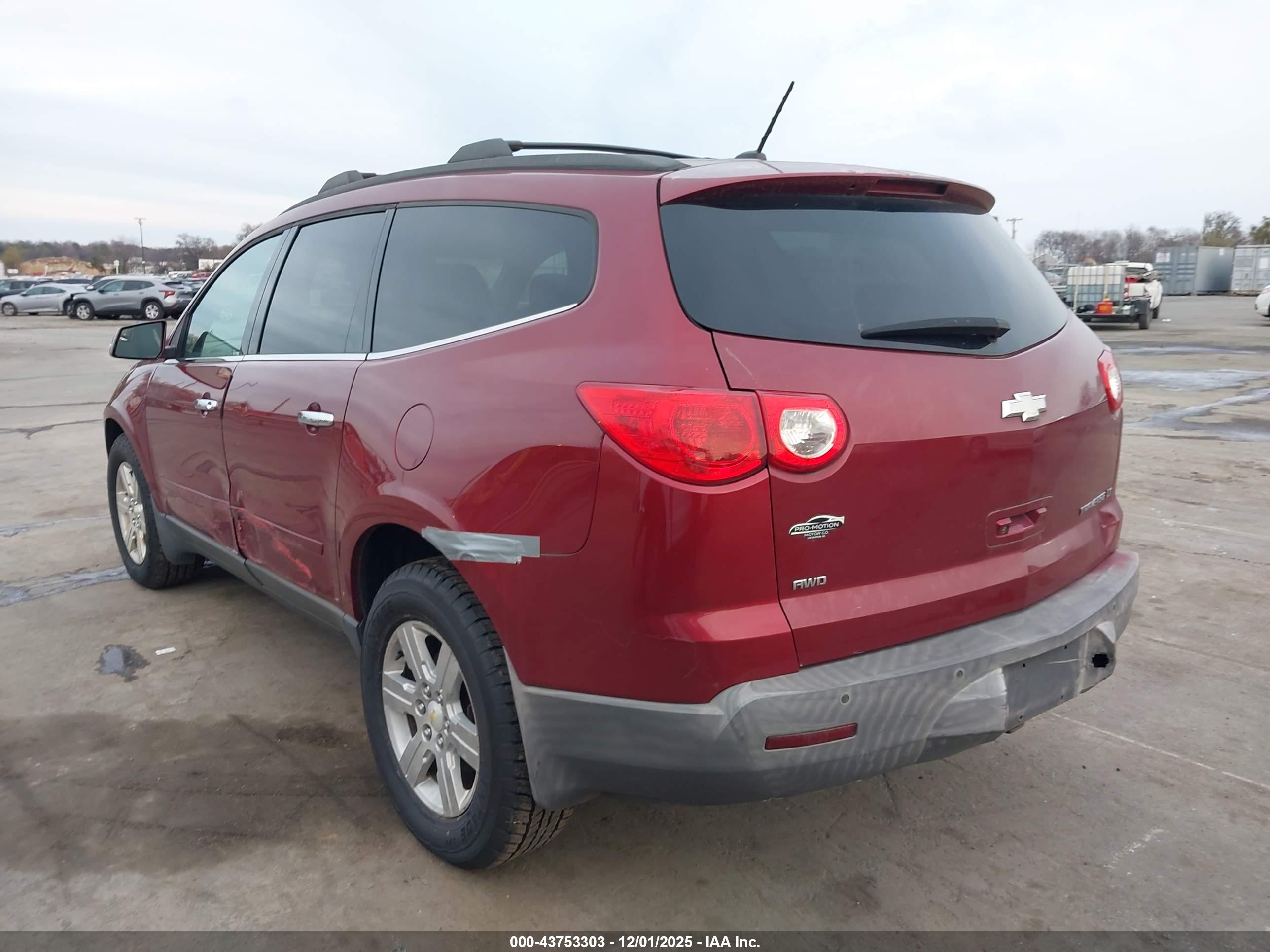 CHEVROLET TRAVERSE image 3
