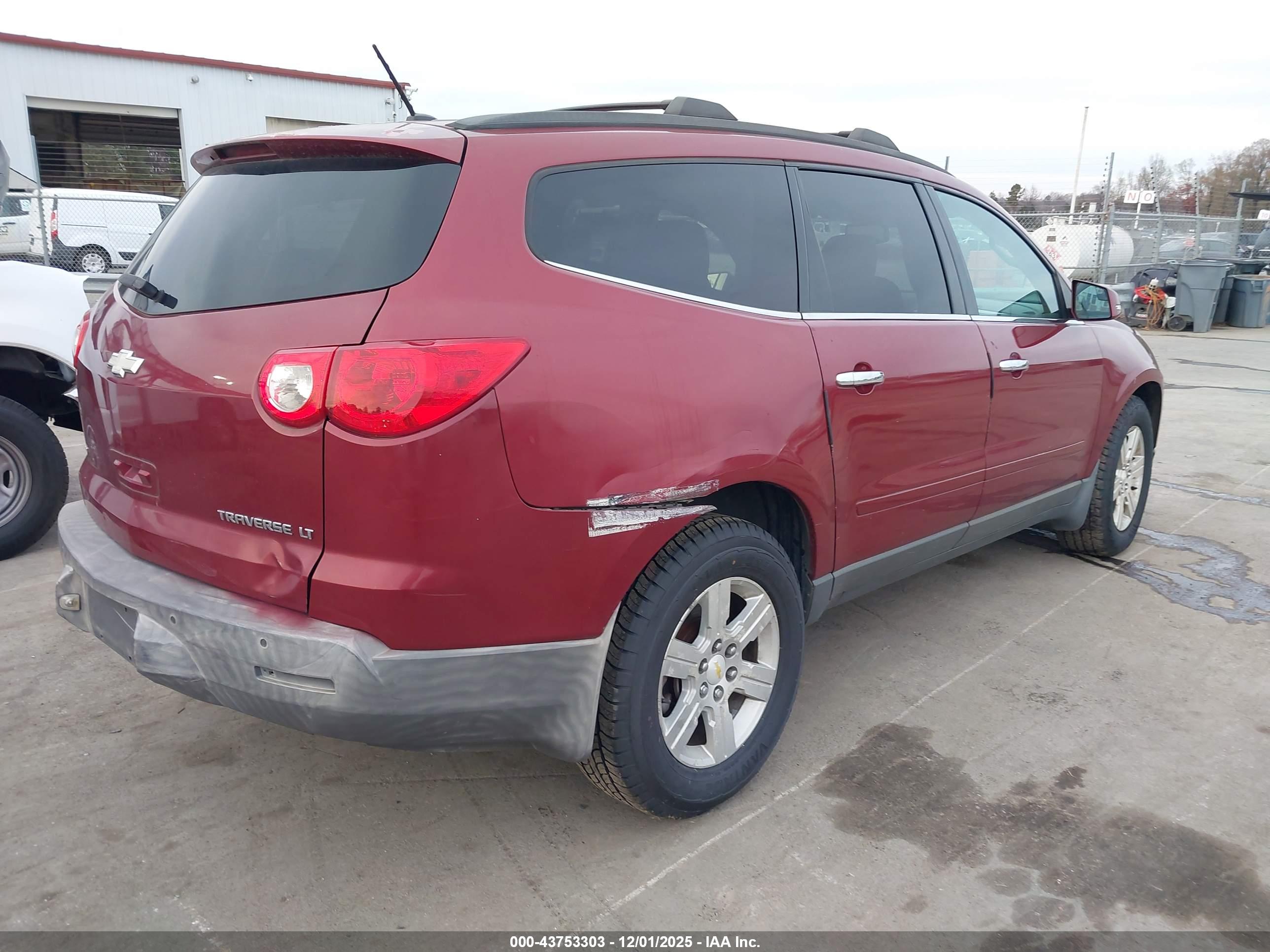 CHEVROLET TRAVERSE image 4