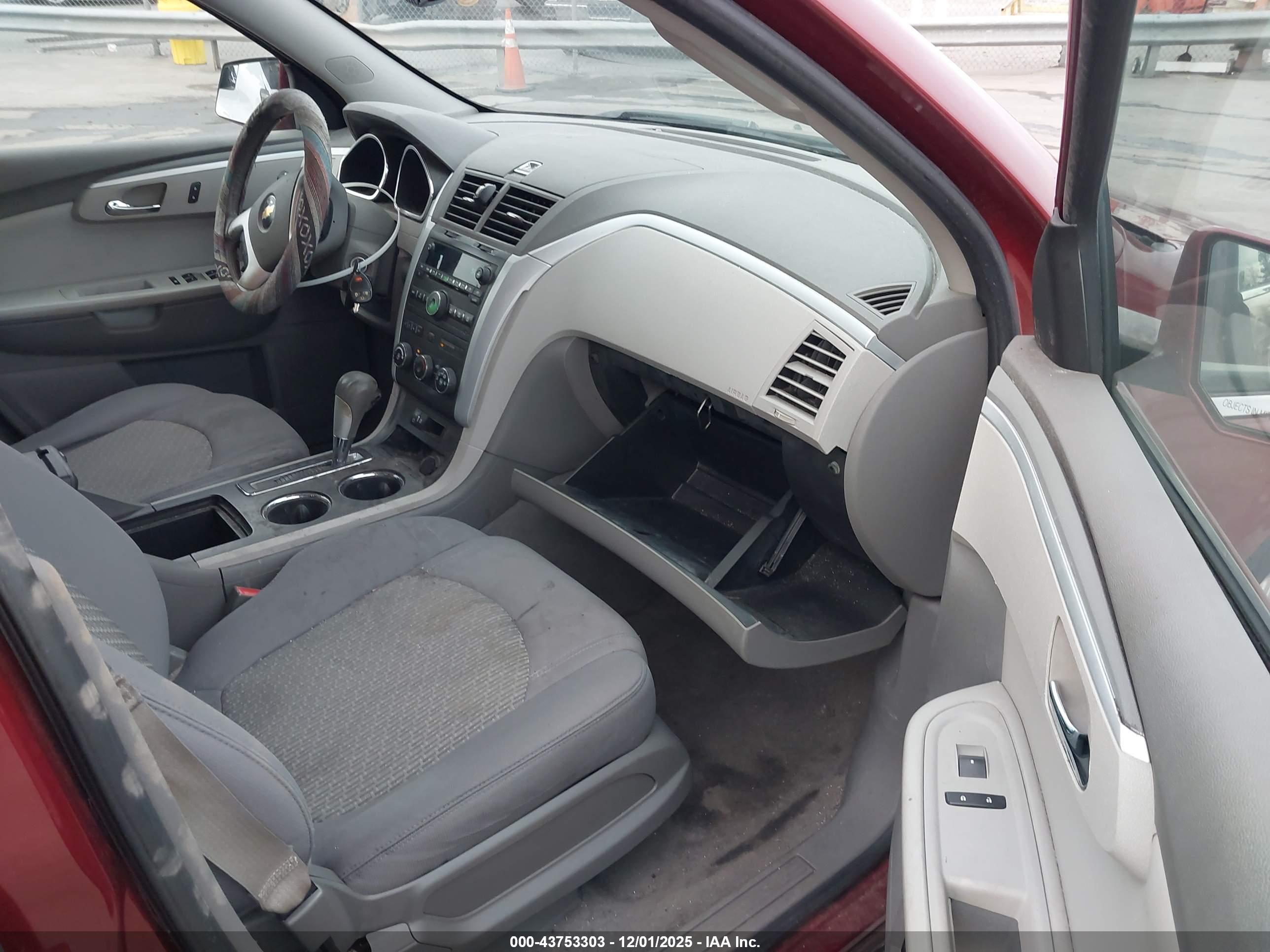 CHEVROLET TRAVERSE image 5
