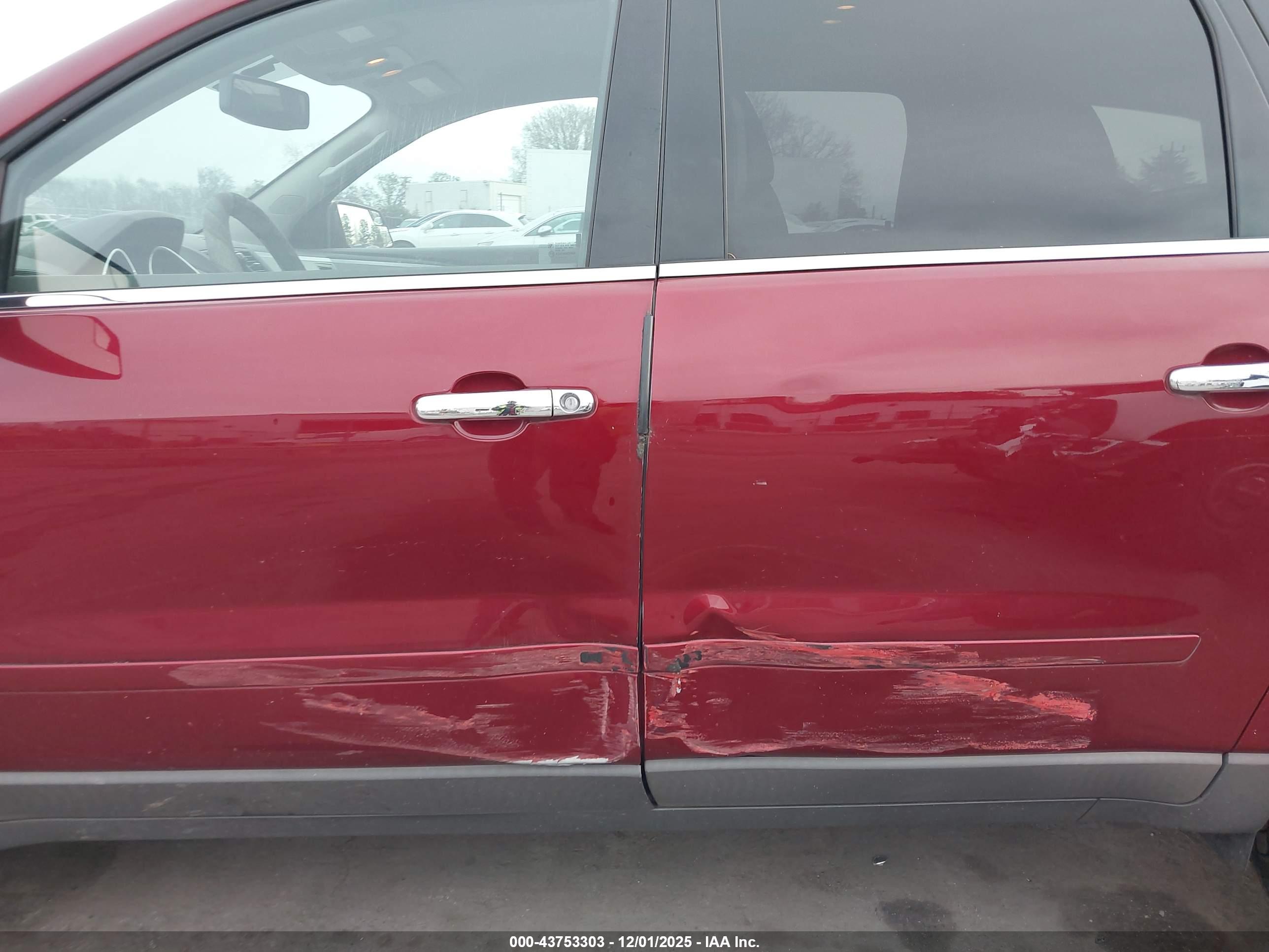 CHEVROLET TRAVERSE image 6