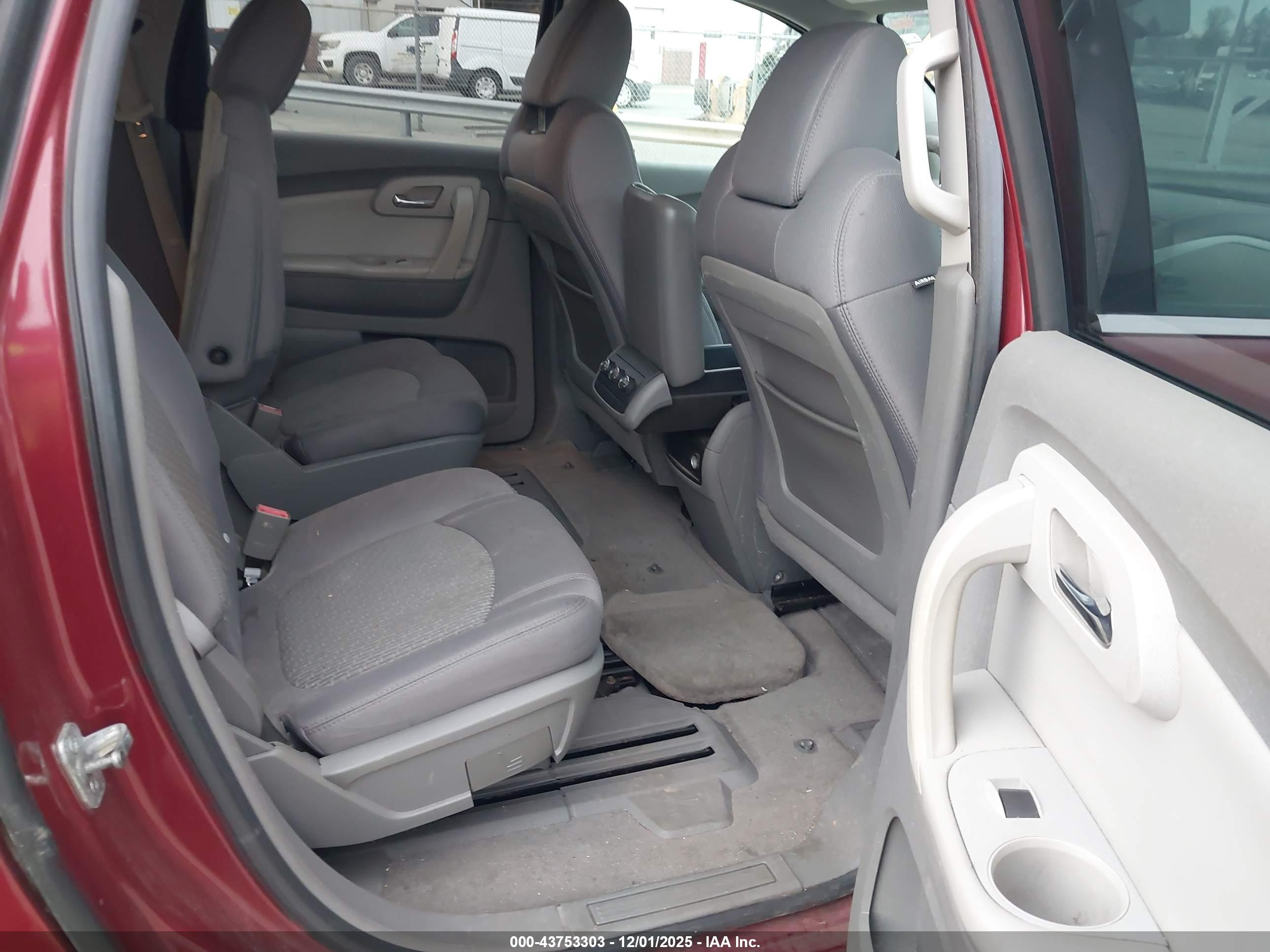 CHEVROLET TRAVERSE image 8