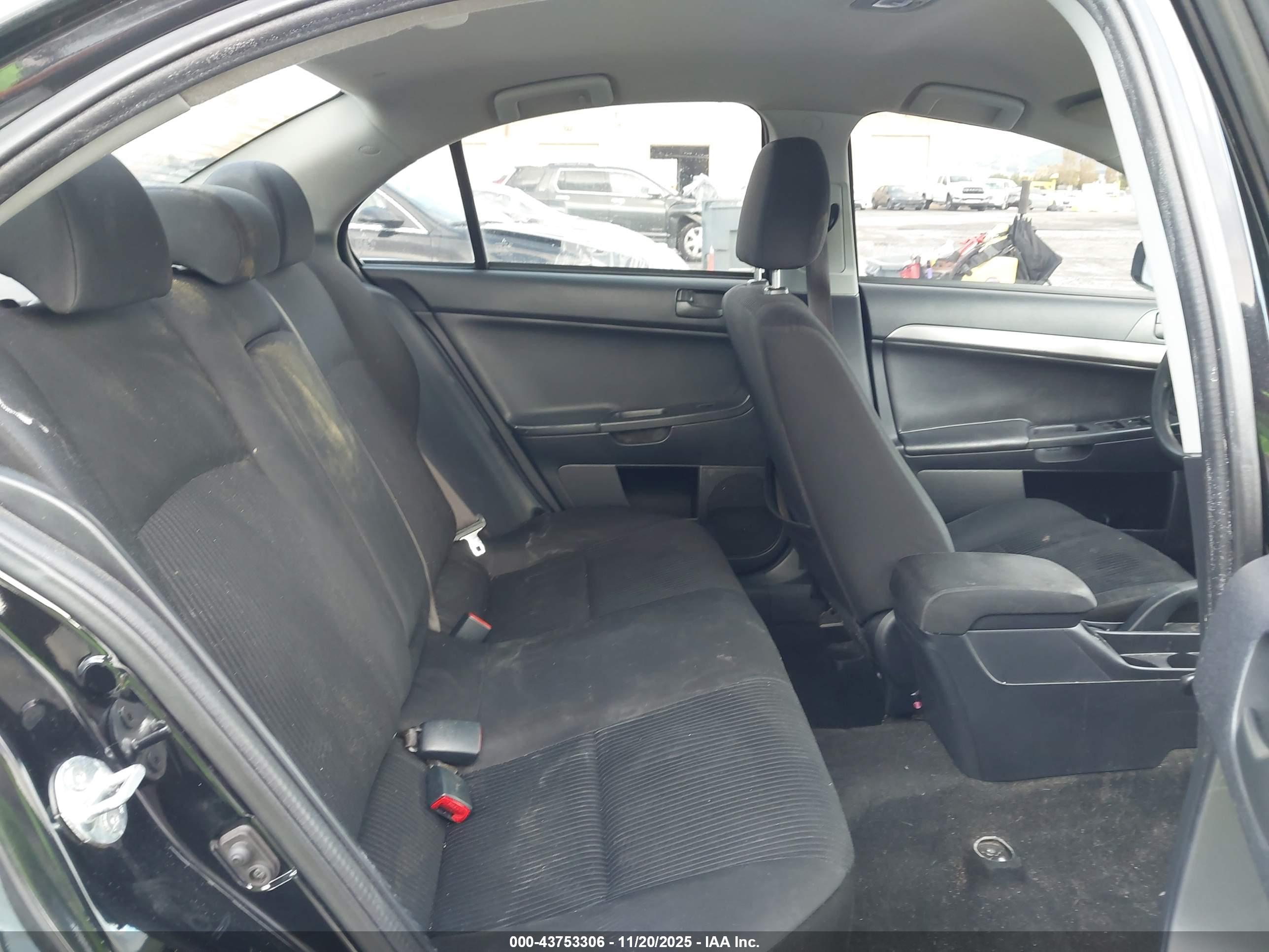 MITSUBISHI LANCER image 8