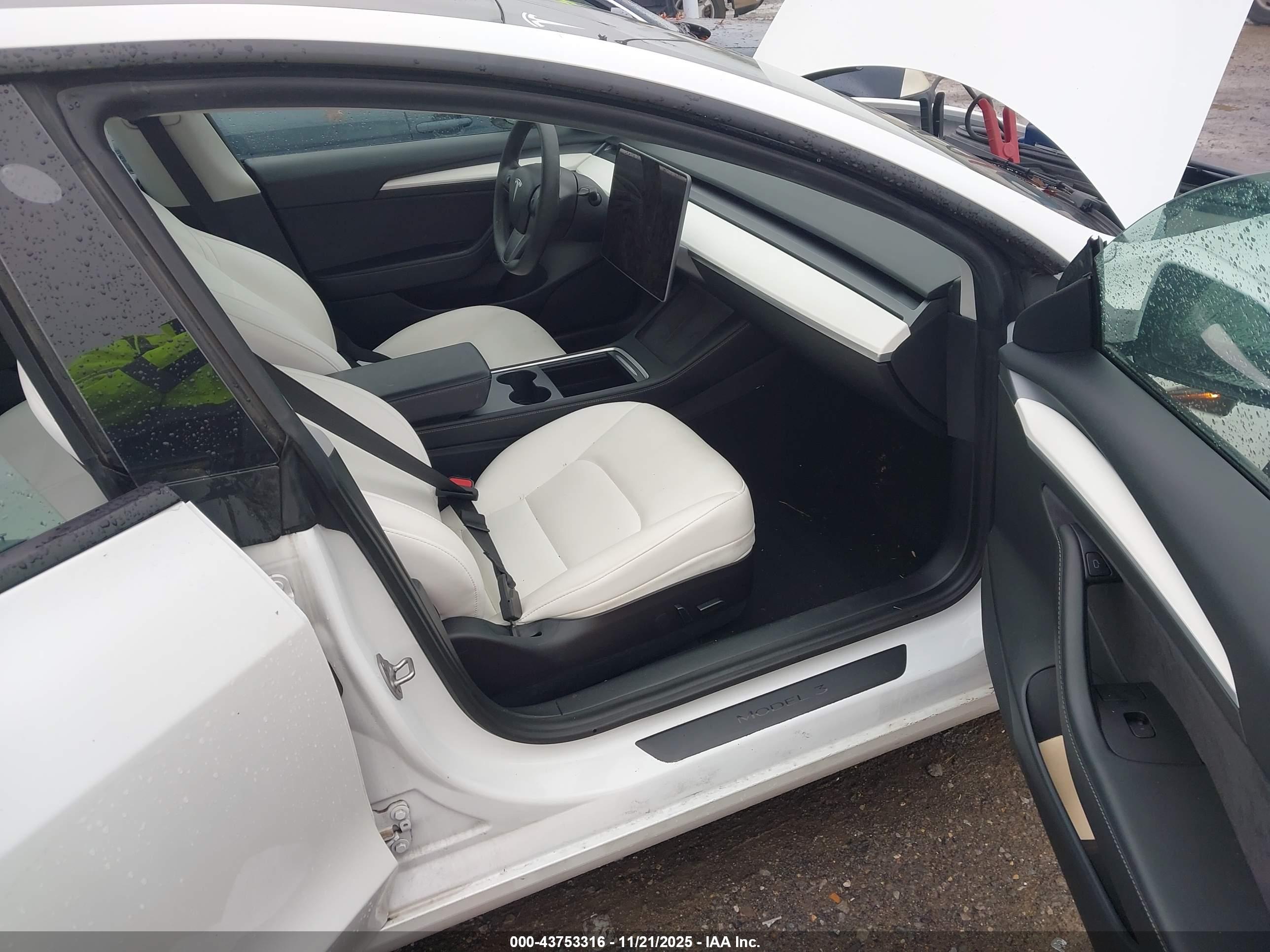 TESLA MODEL image 5