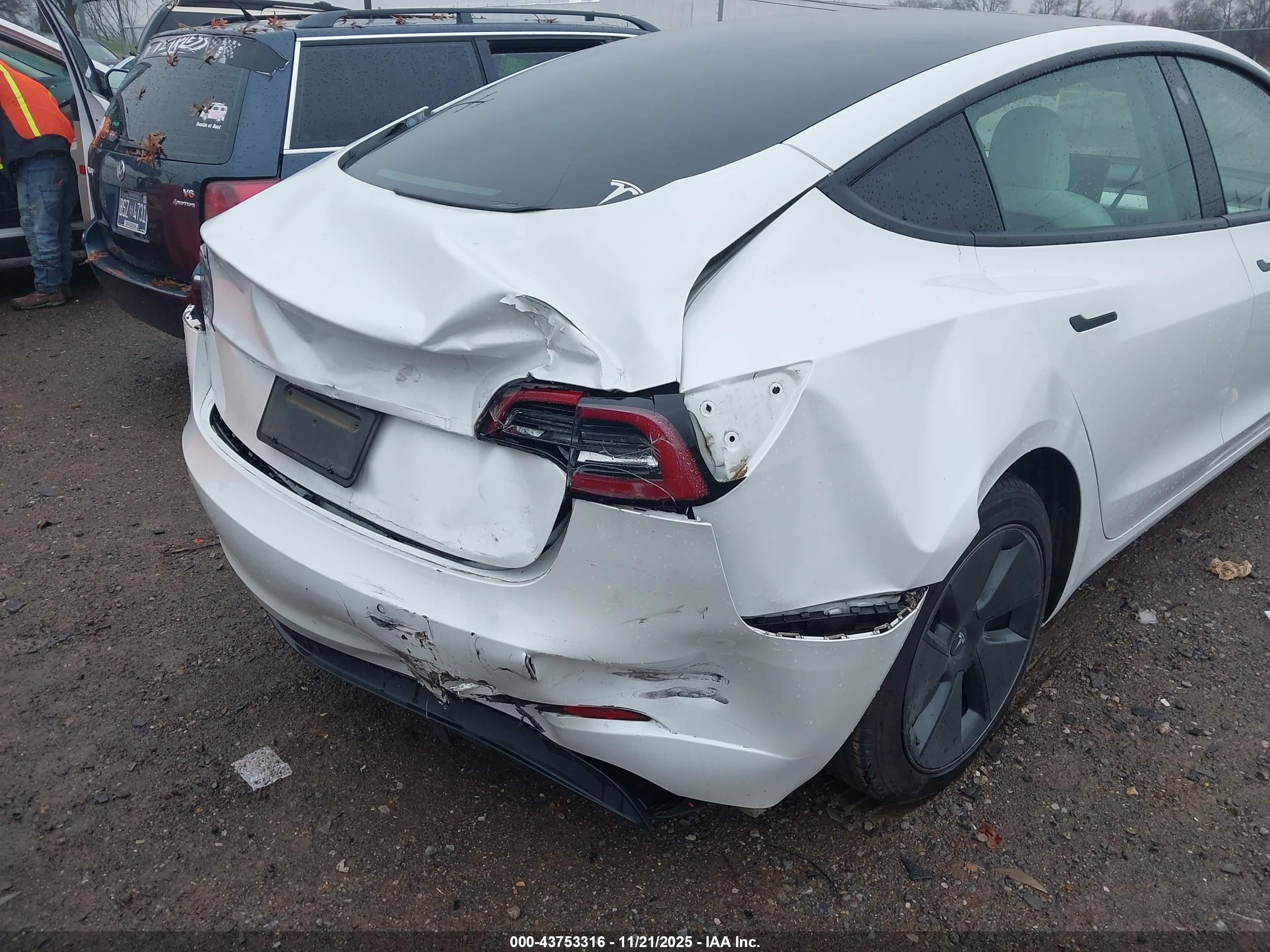 TESLA MODEL image 6