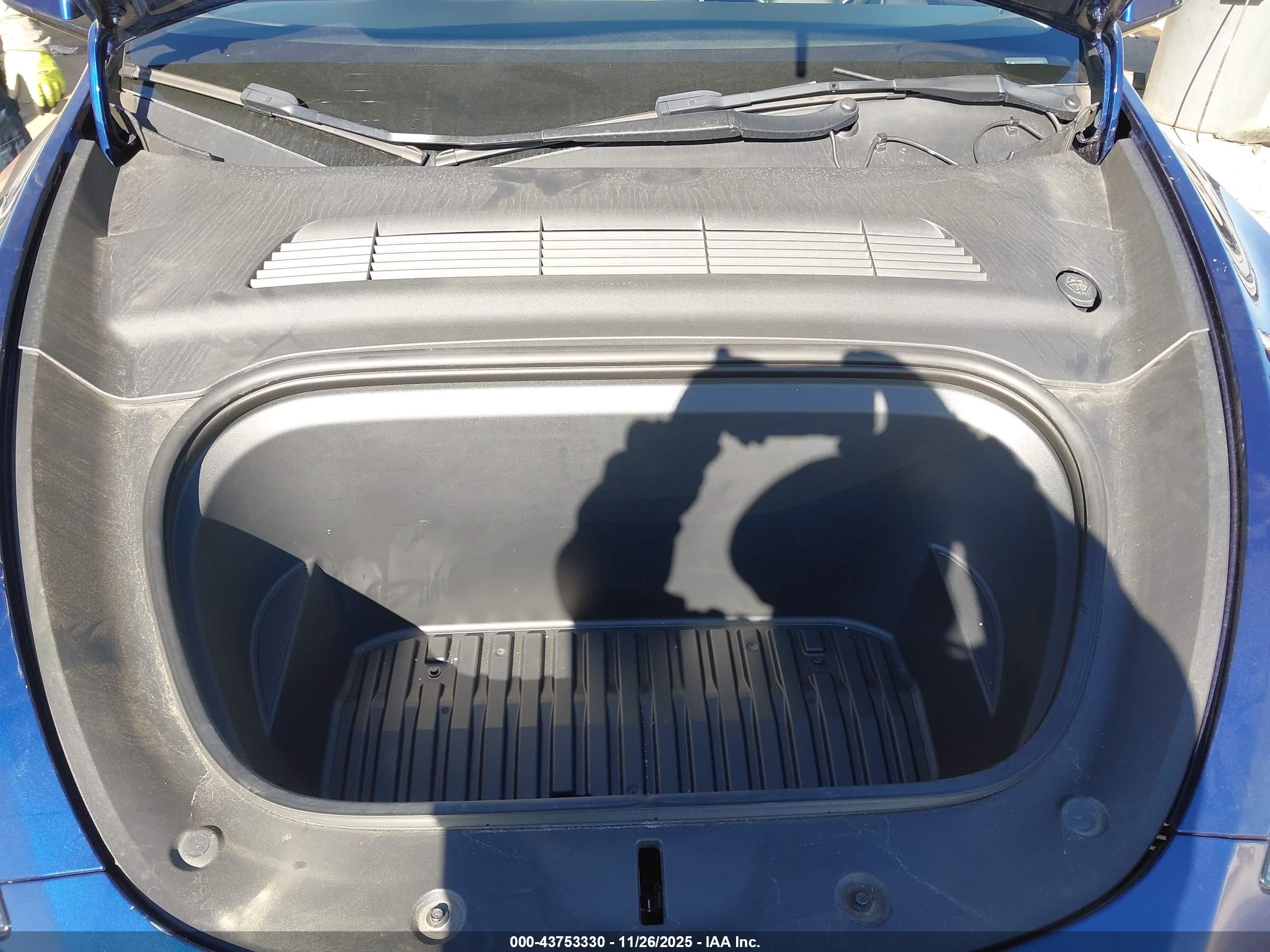 TESLA MODEL image 10