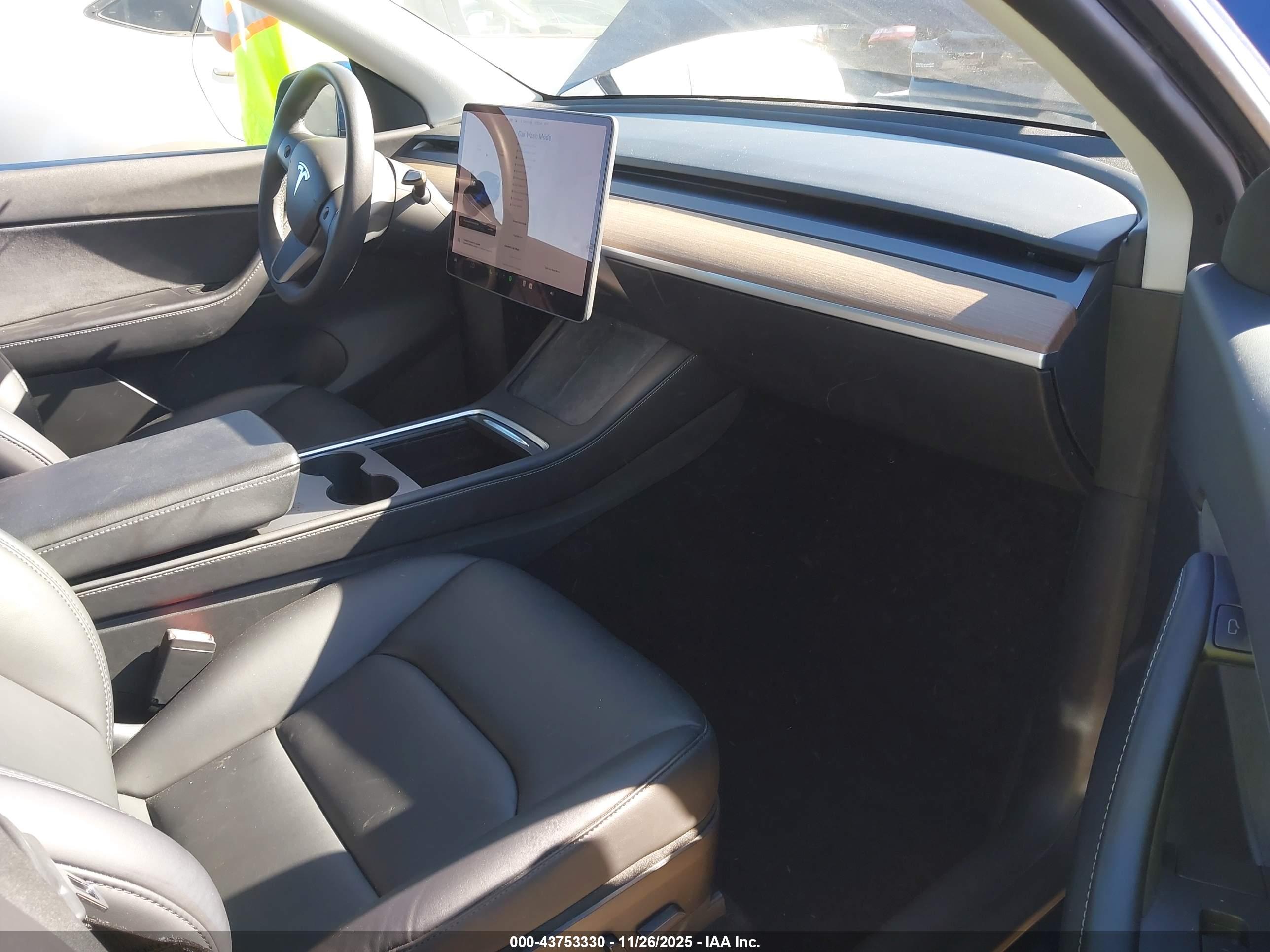 TESLA MODEL image 5