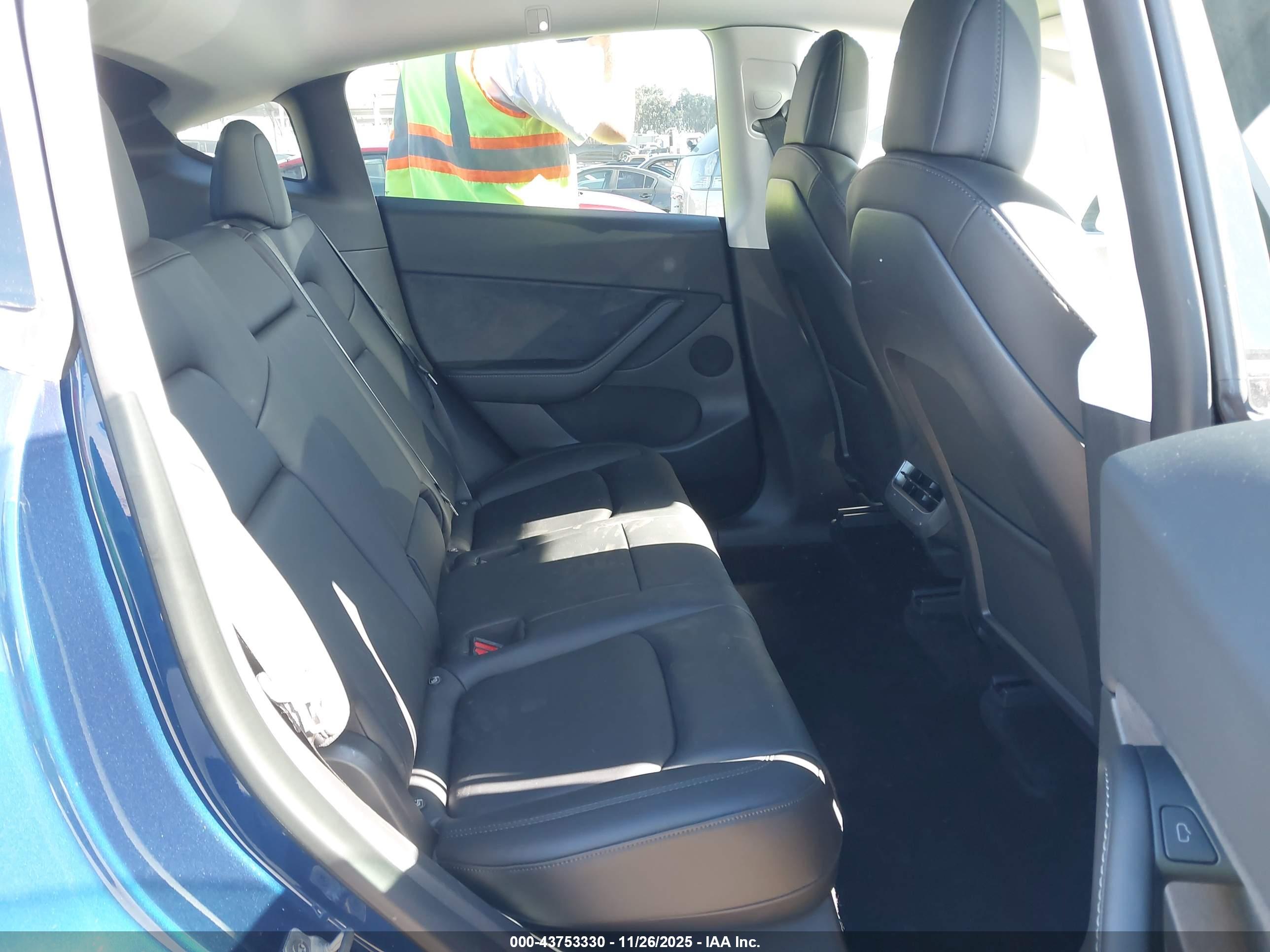 TESLA MODEL image 8