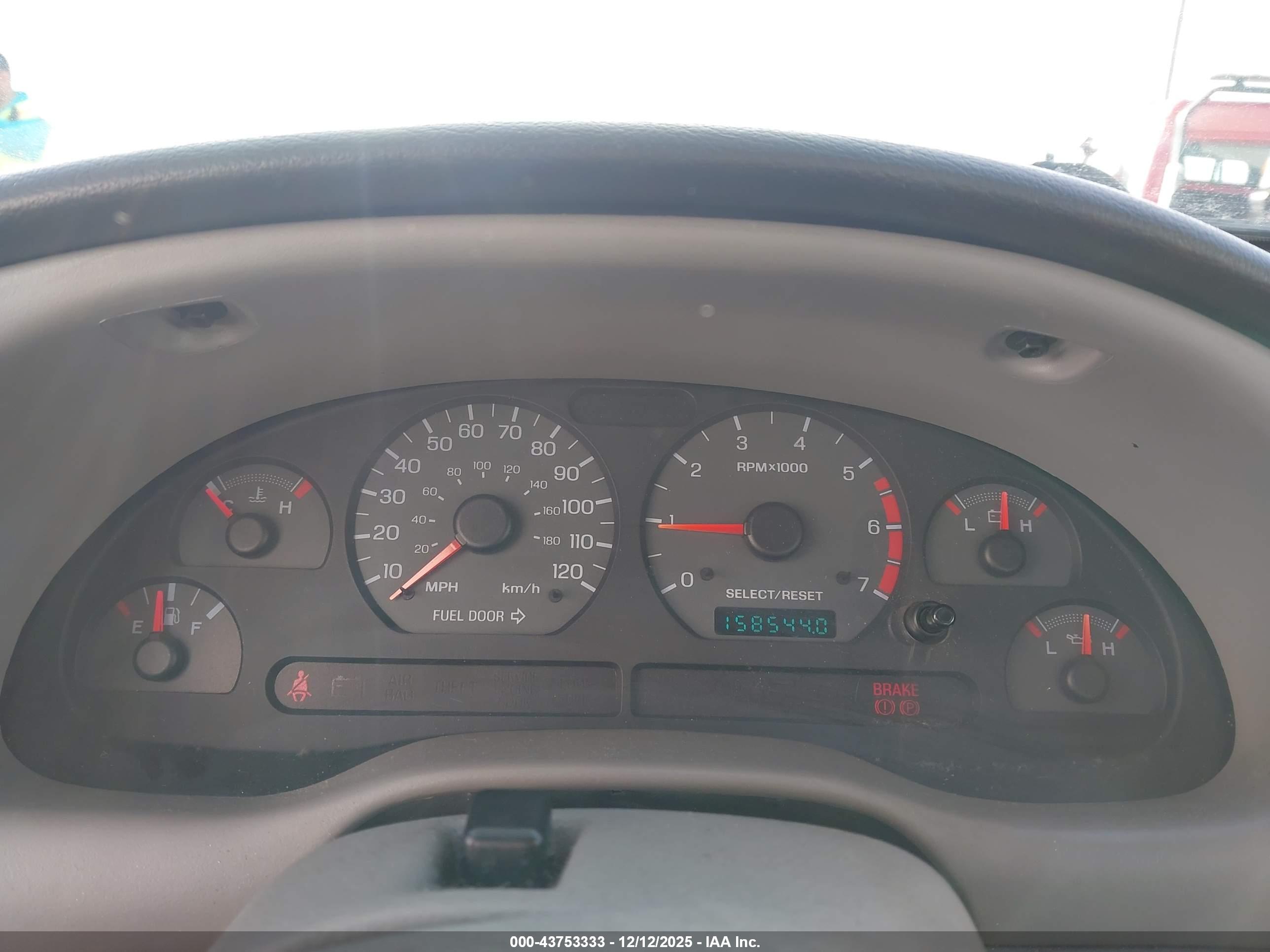 FORD MUSTANG image 7